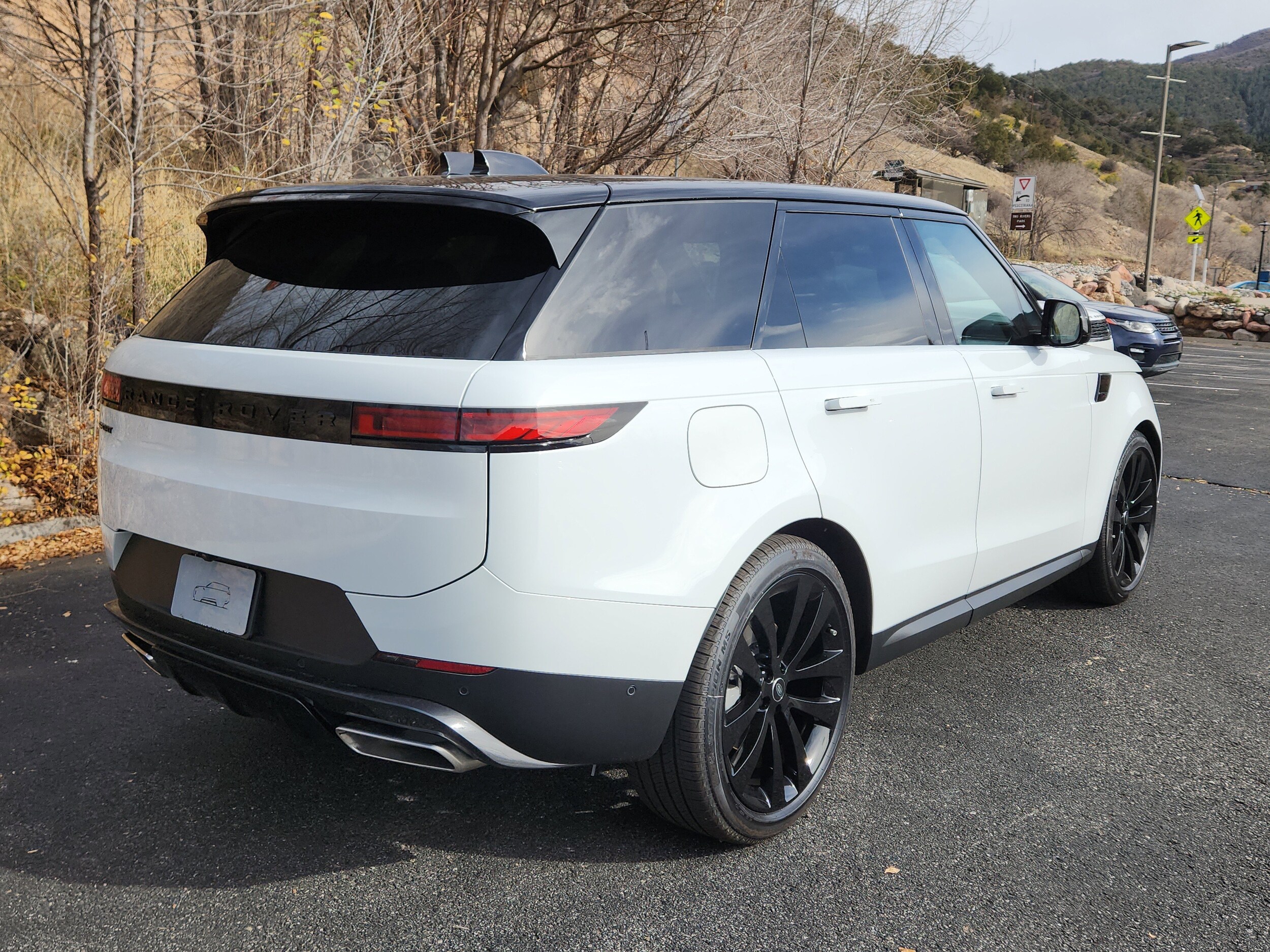 2025 Land Rover Range Rover Sport P360 SE photo 2