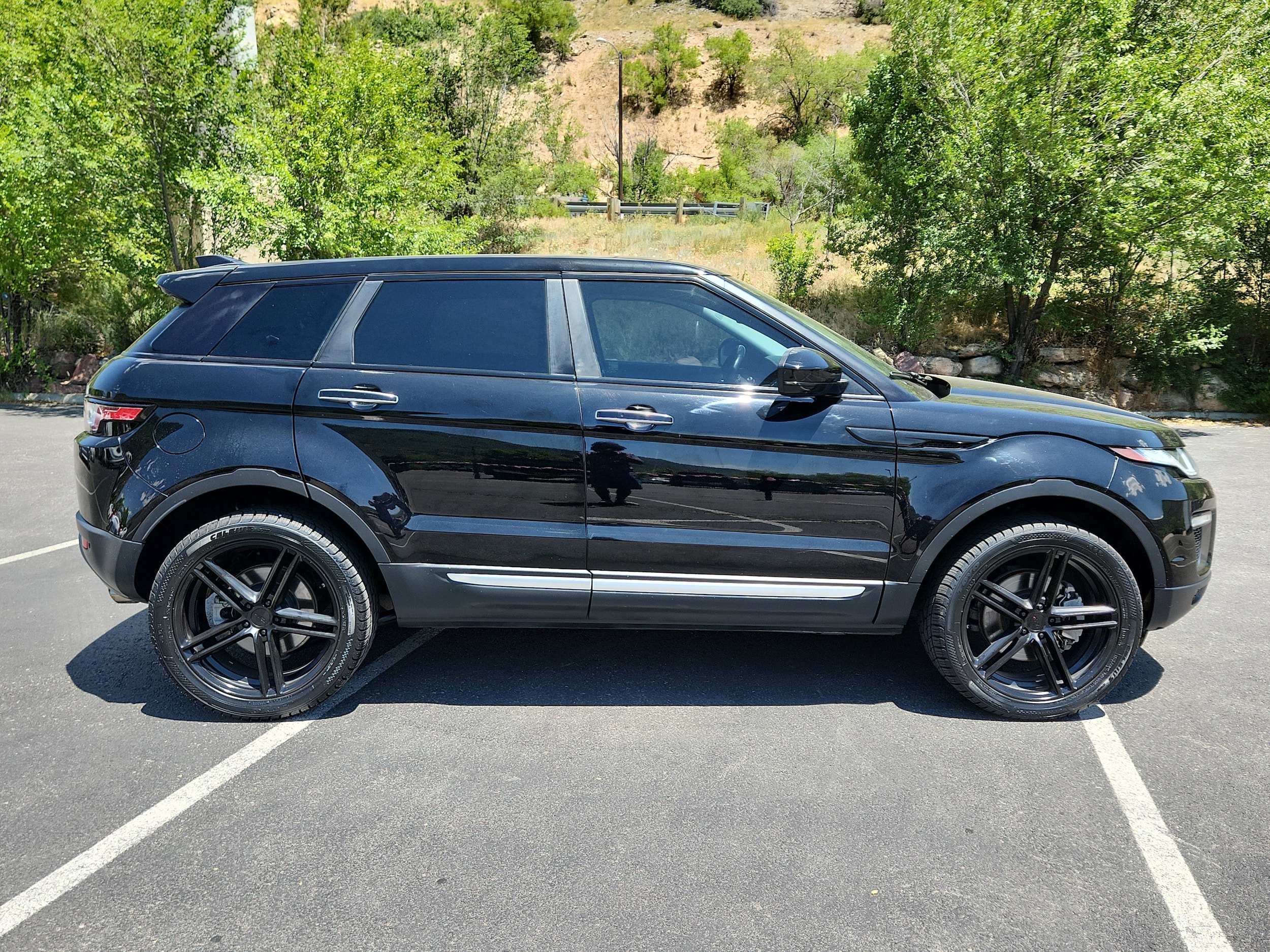 Used 2017 Land Rover Range Rover Evoque HSE with VIN SALVR2BG4HH205506 for sale in Glenwood Springs, CO