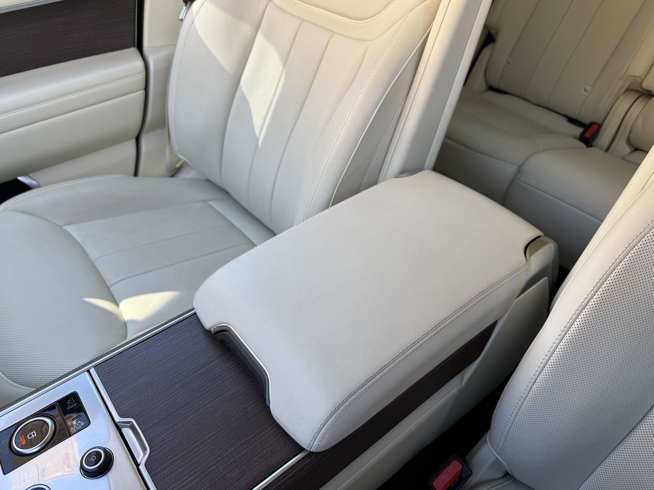 2023 Land Rover Range Rover SE - Photo 30