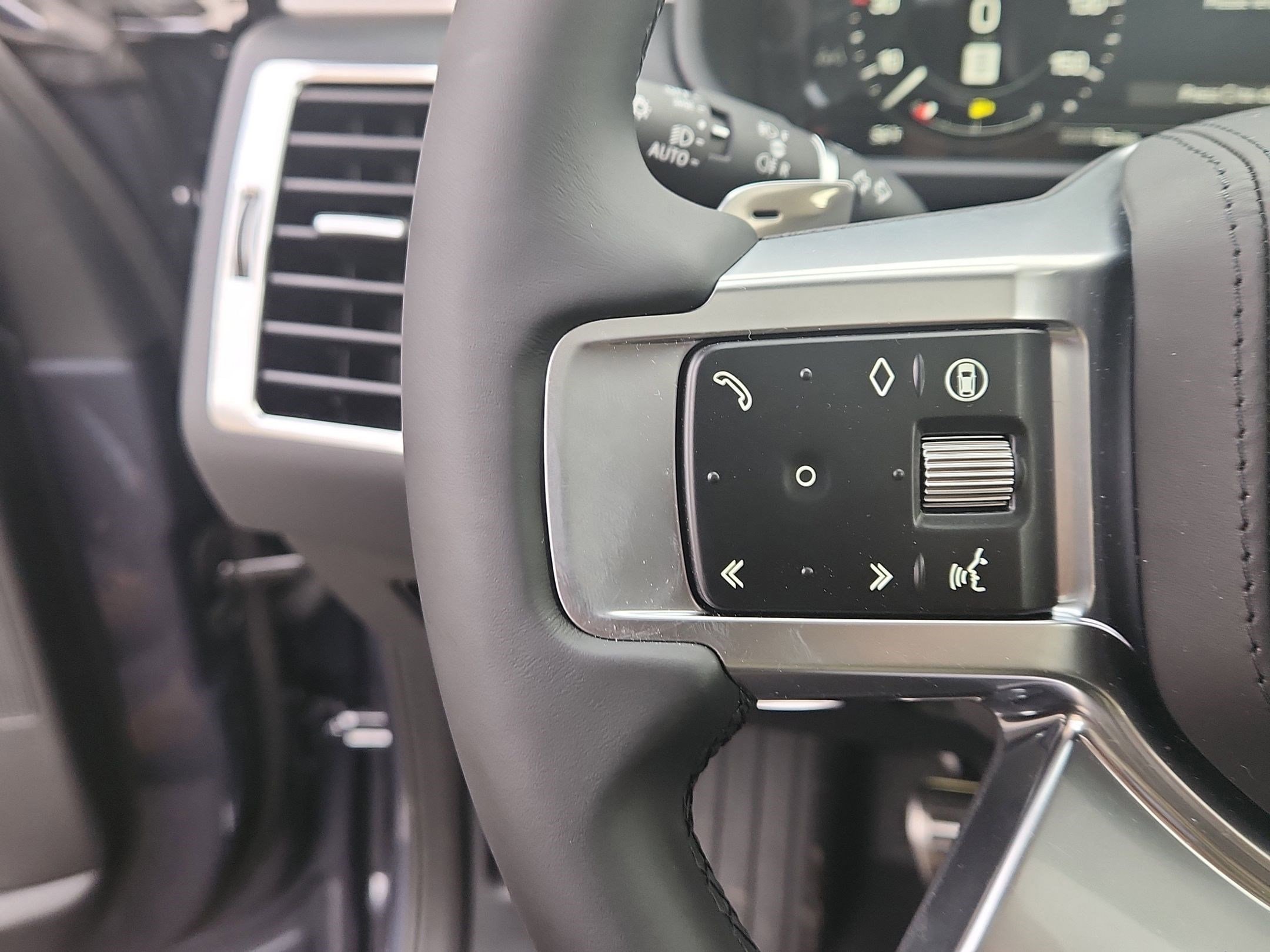 2026 Land Rover Discovery Gemini Edition - Photo 18