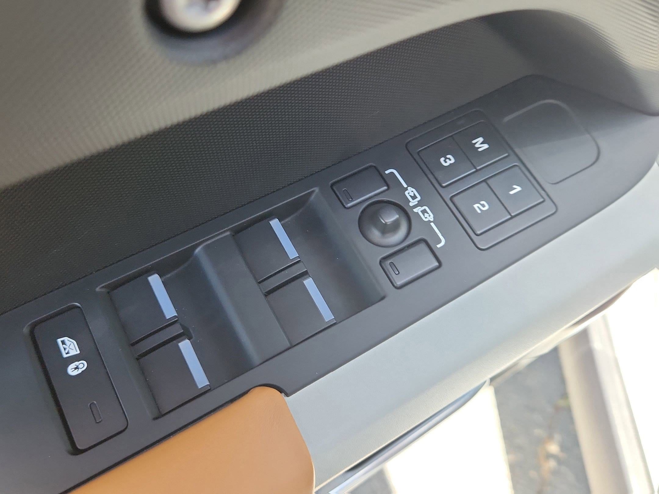 2024 Land Rover Defender X-Dynamic SE - Photo 10