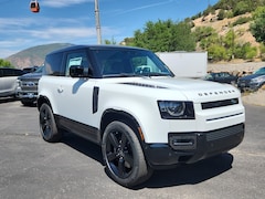 2025 Land Rover Defender V8 90 P525 V8