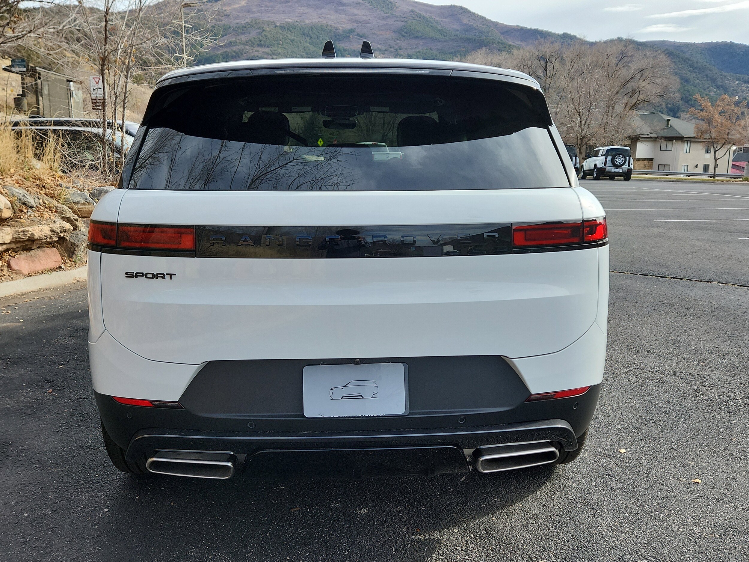 2025 Land Rover Range Rover Sport P360 SE photo 3