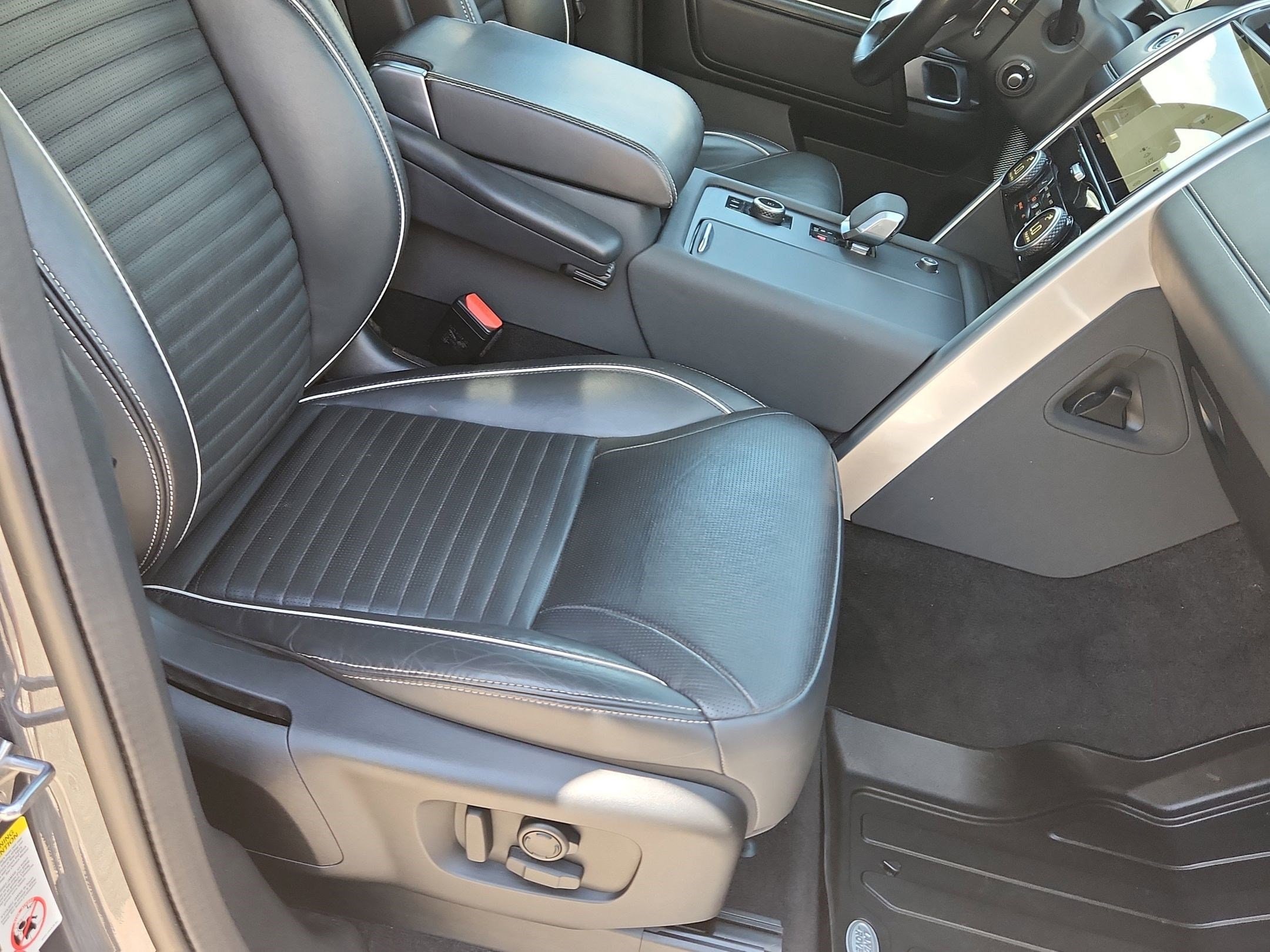 2024 Land Rover Discovery Metropolitan Edition - Photo 24