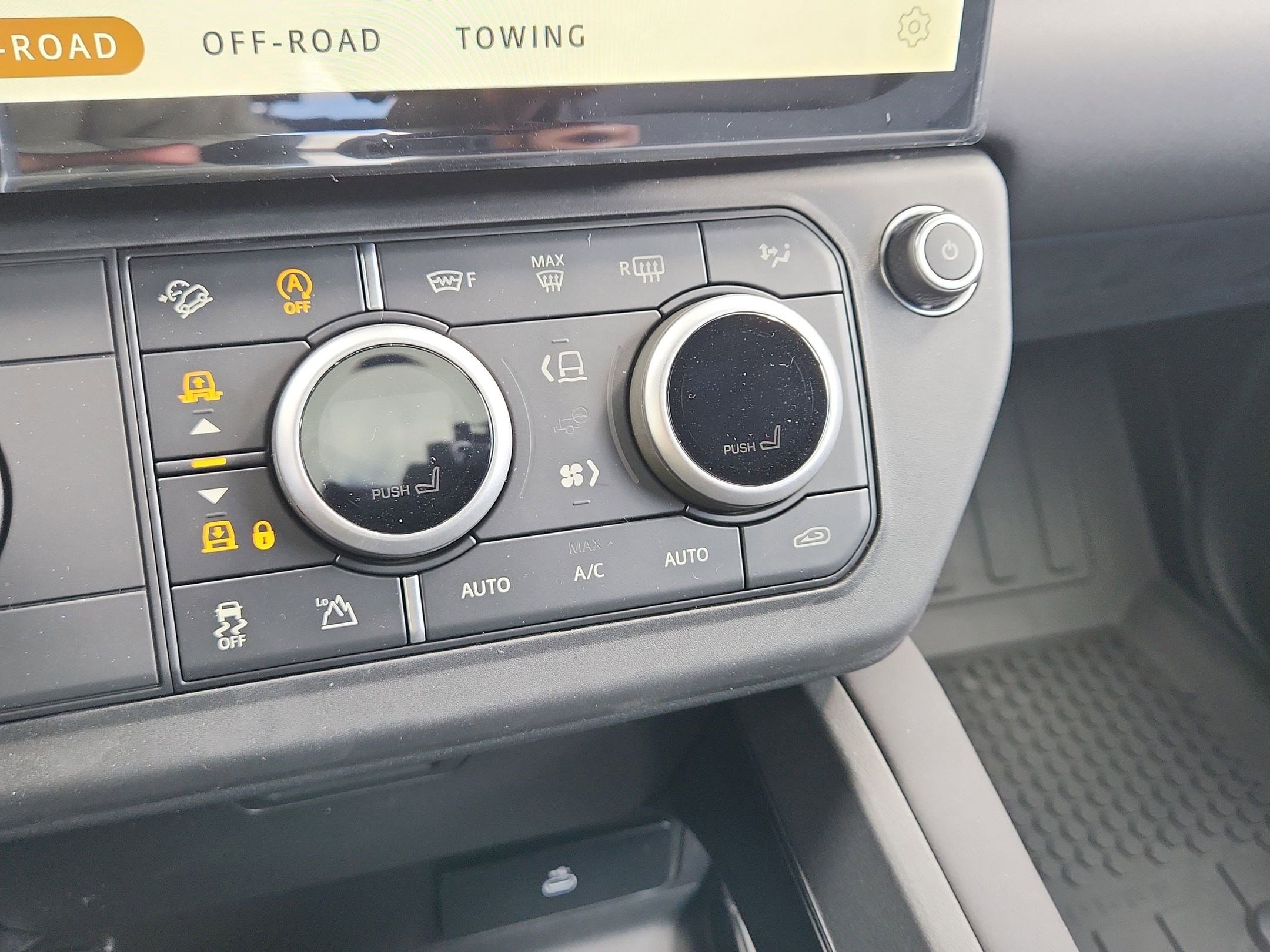 2026 Land Rover Defender Trophy Edition - Photo 17