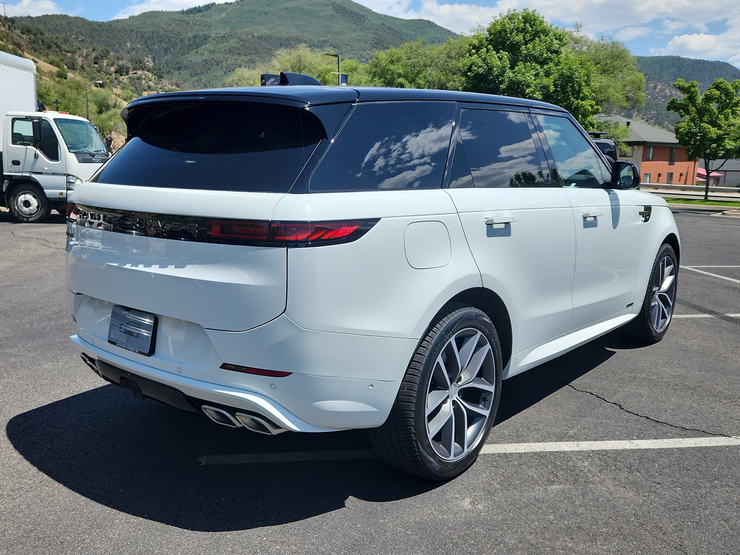 2025 Land Rover Range Rover Sport P530 Autobiography photo 3