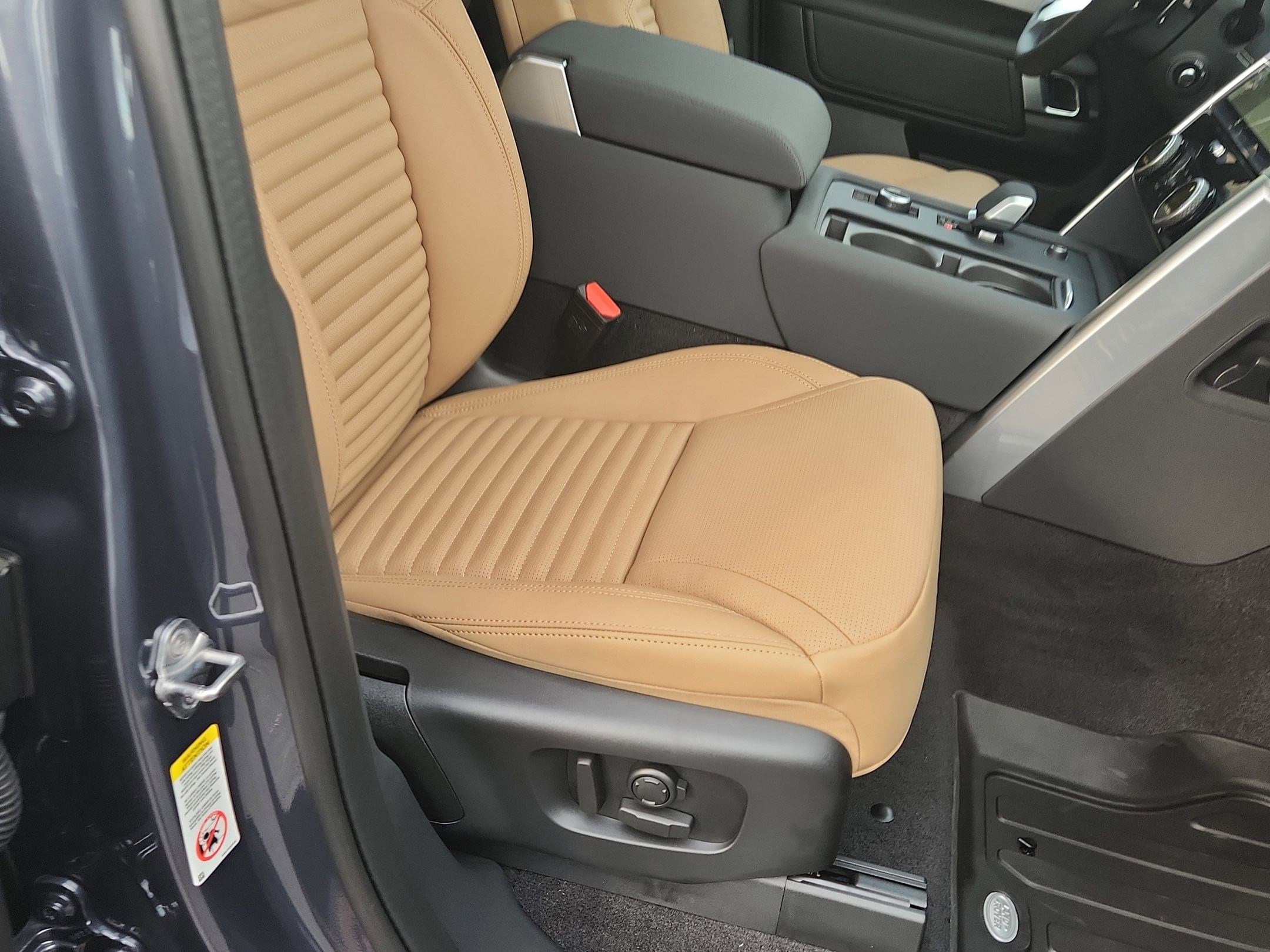 2026 Land Rover Discovery Gemini Edition - Photo 11