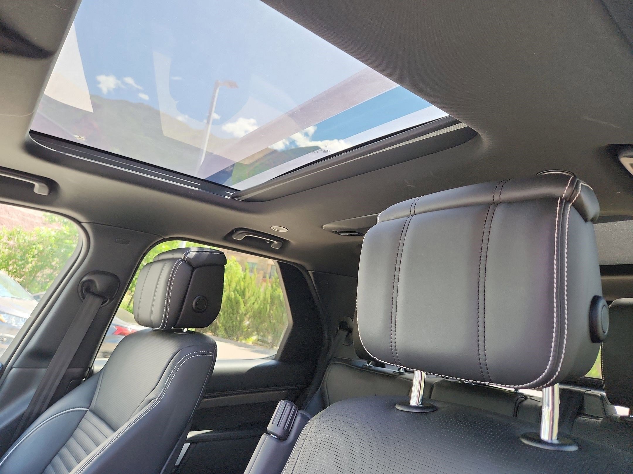 2024 Land Rover Discovery Metropolitan Edition - Photo 11