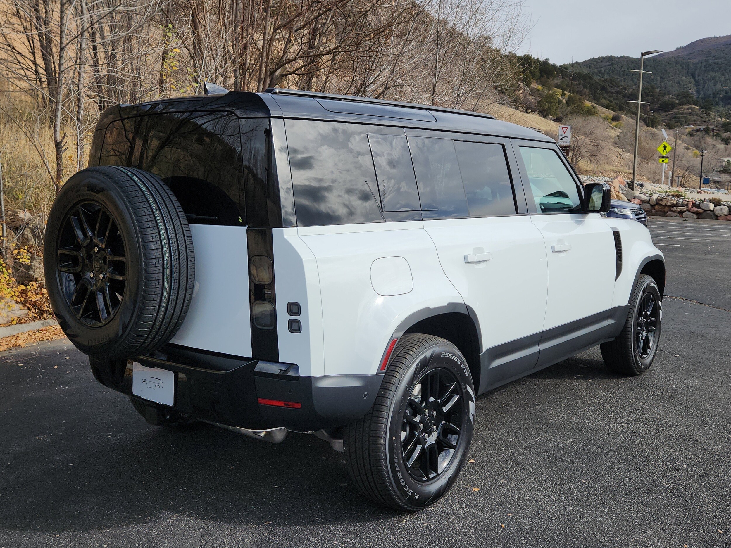 2026 Land Rover Defender 110 S photo 2