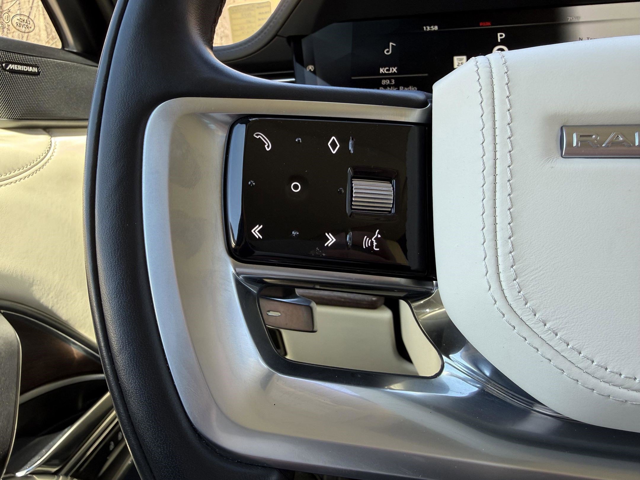 2023 Land Rover Range Rover SE - Photo 17