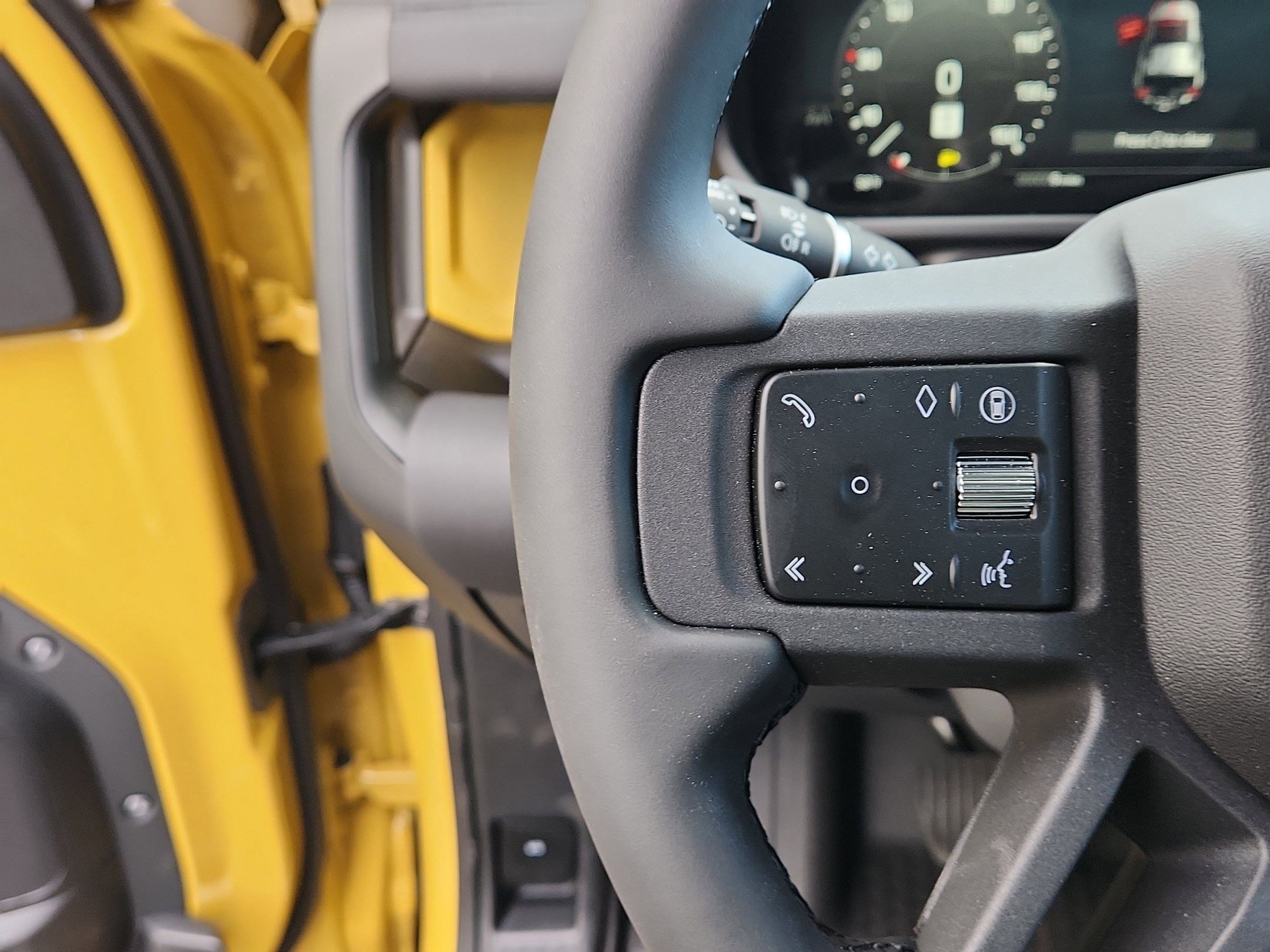 2026 Land Rover Defender Trophy Edition - Photo 15