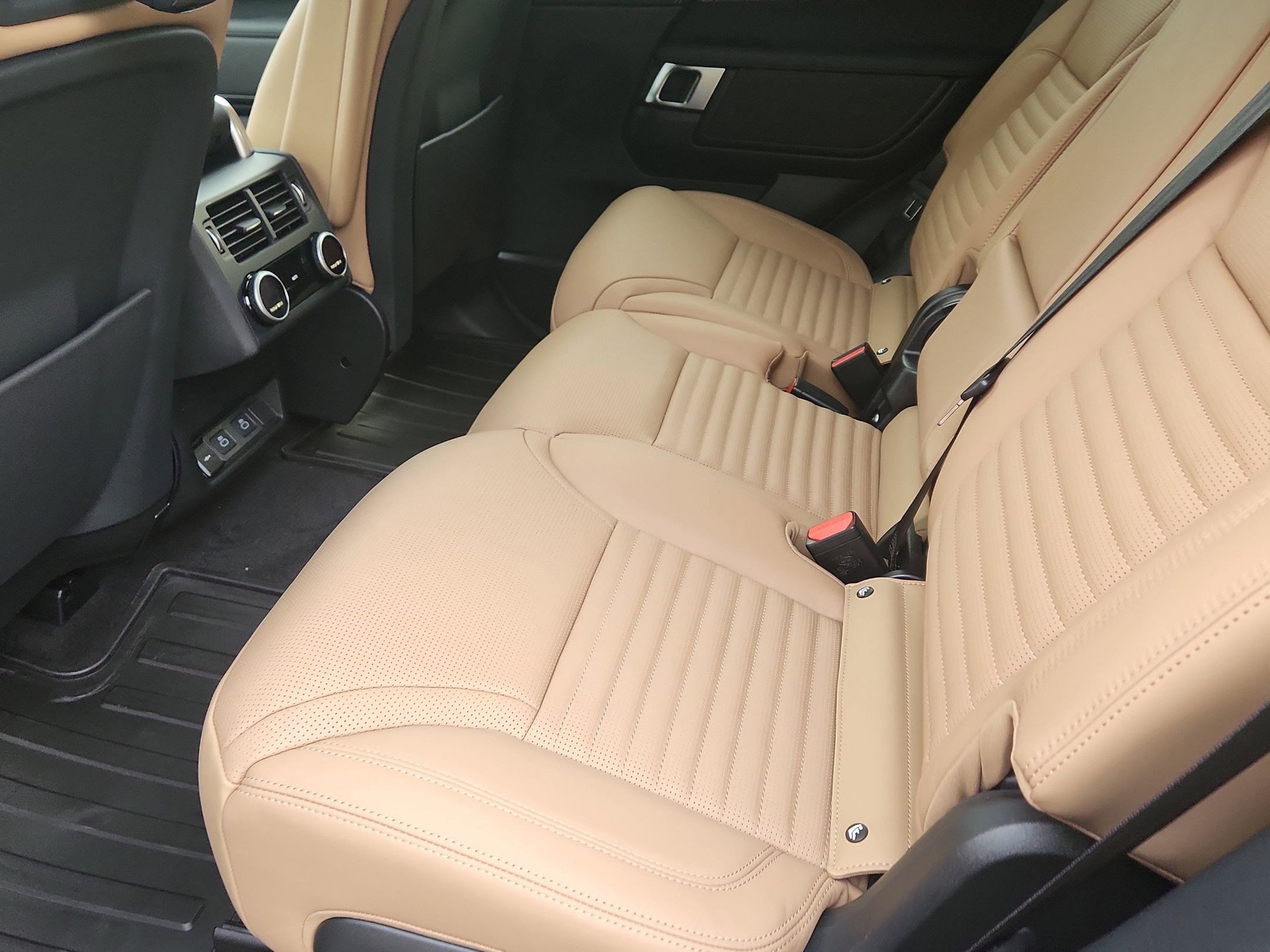 2026 Land Rover Discovery Gemini Edition - Photo 12