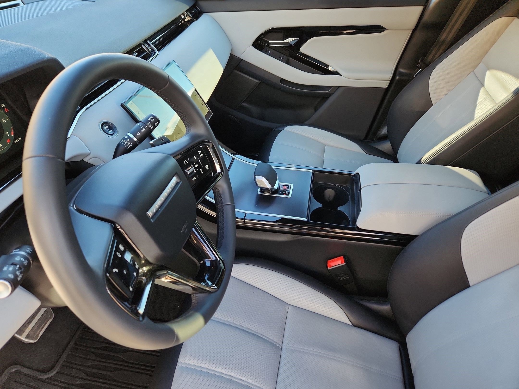 2026 Land Rover Range Rover Evoque Dynamic SE - Photo 13