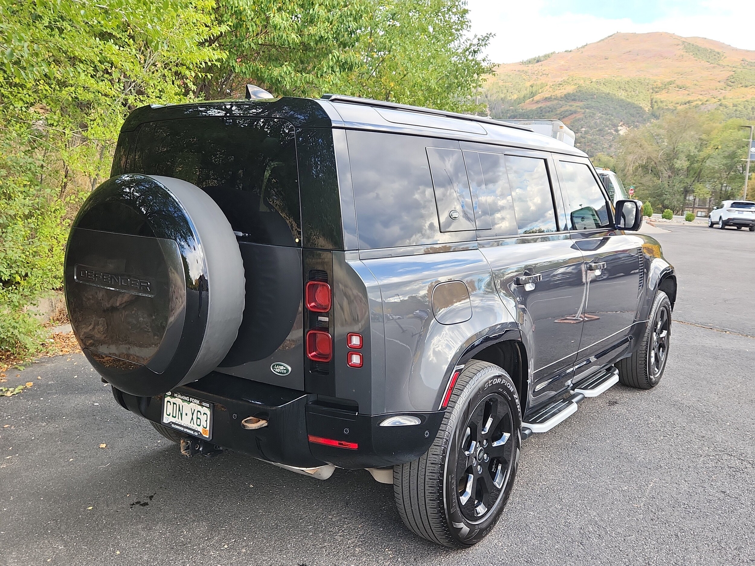 2023 Land Rover Defender X-Dynamic SE photo 2