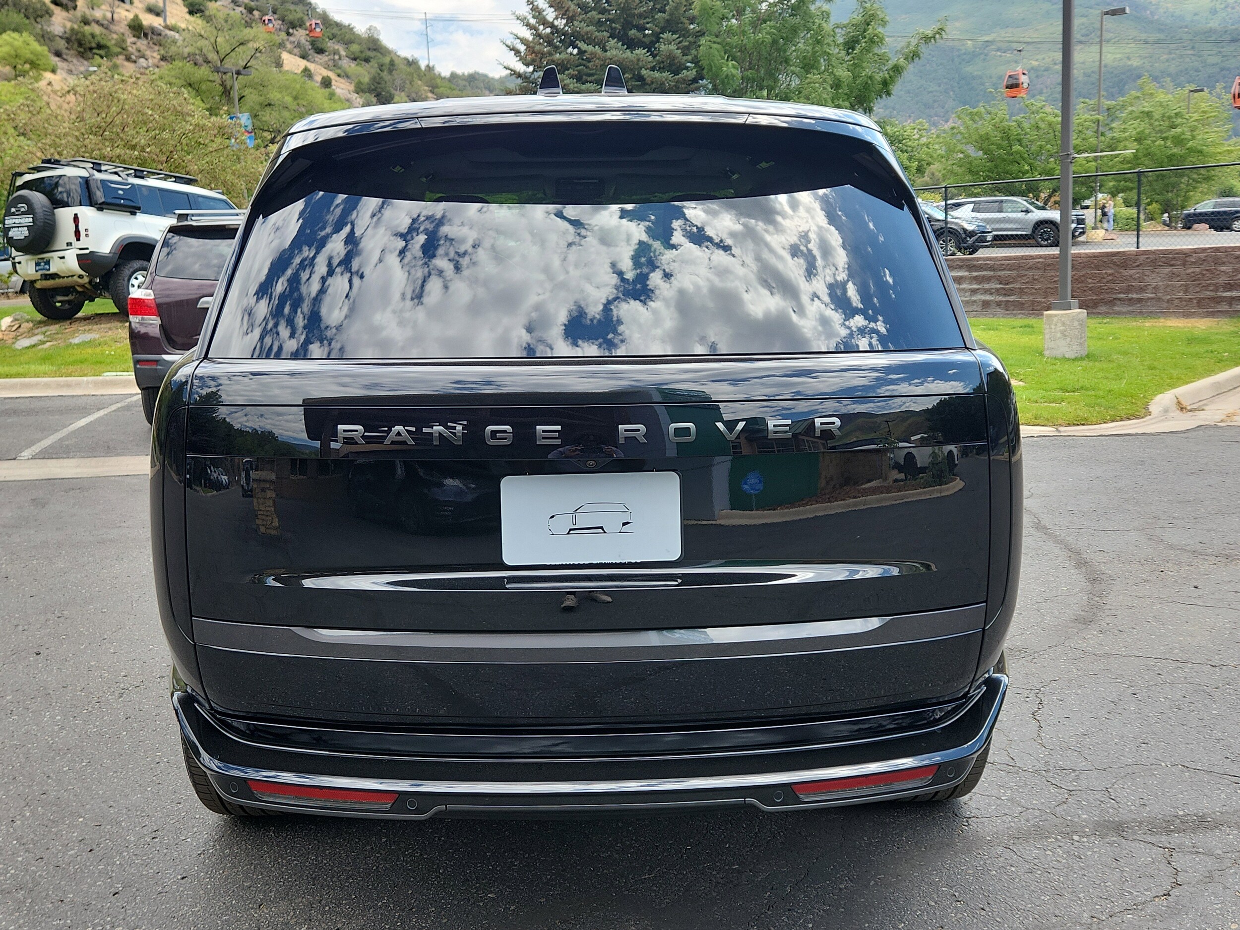 2025 Land Rover Range Rover SE photo 2