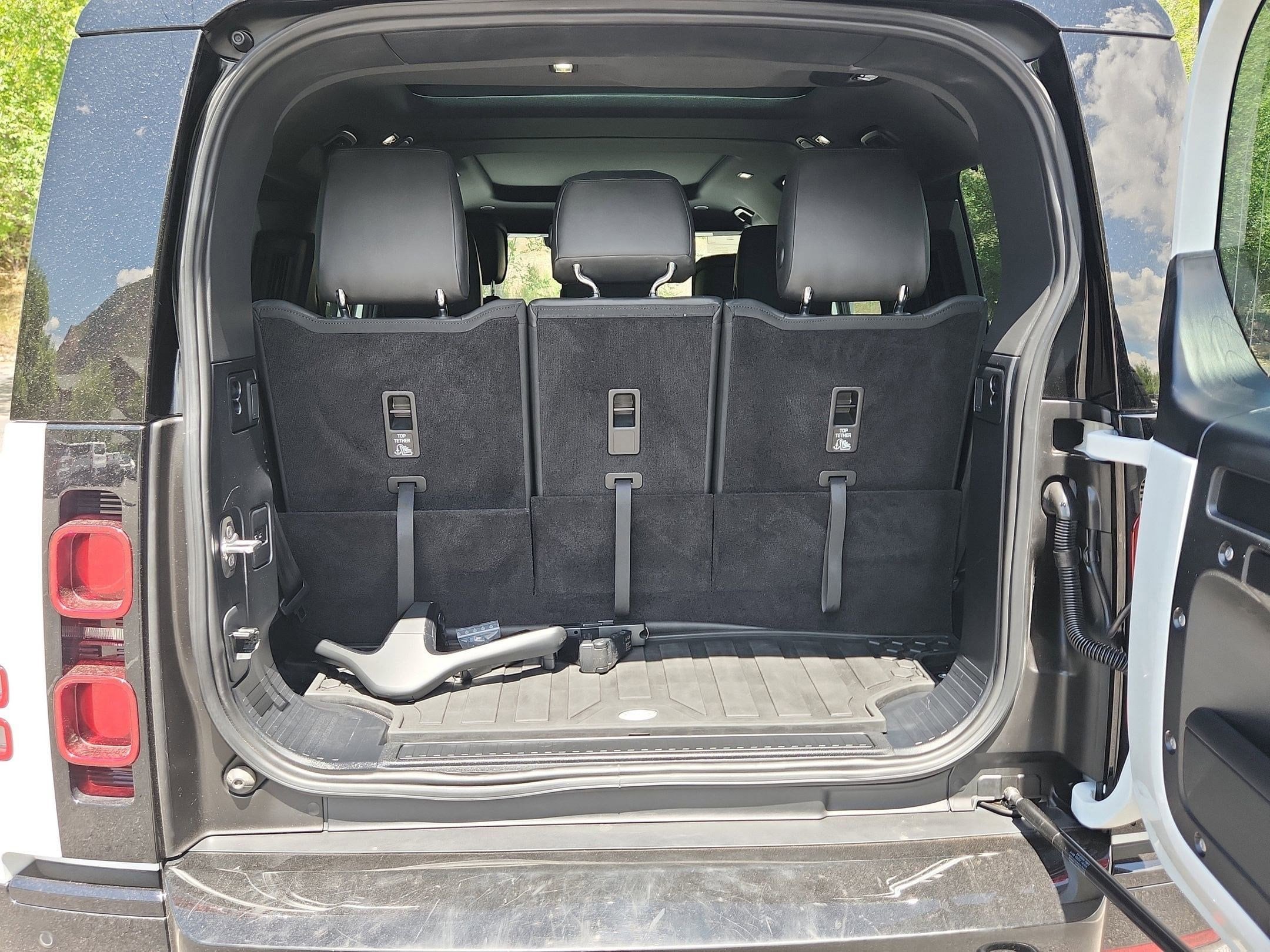 2024 Land Rover Defender X-Dynamic SE - Photo 30