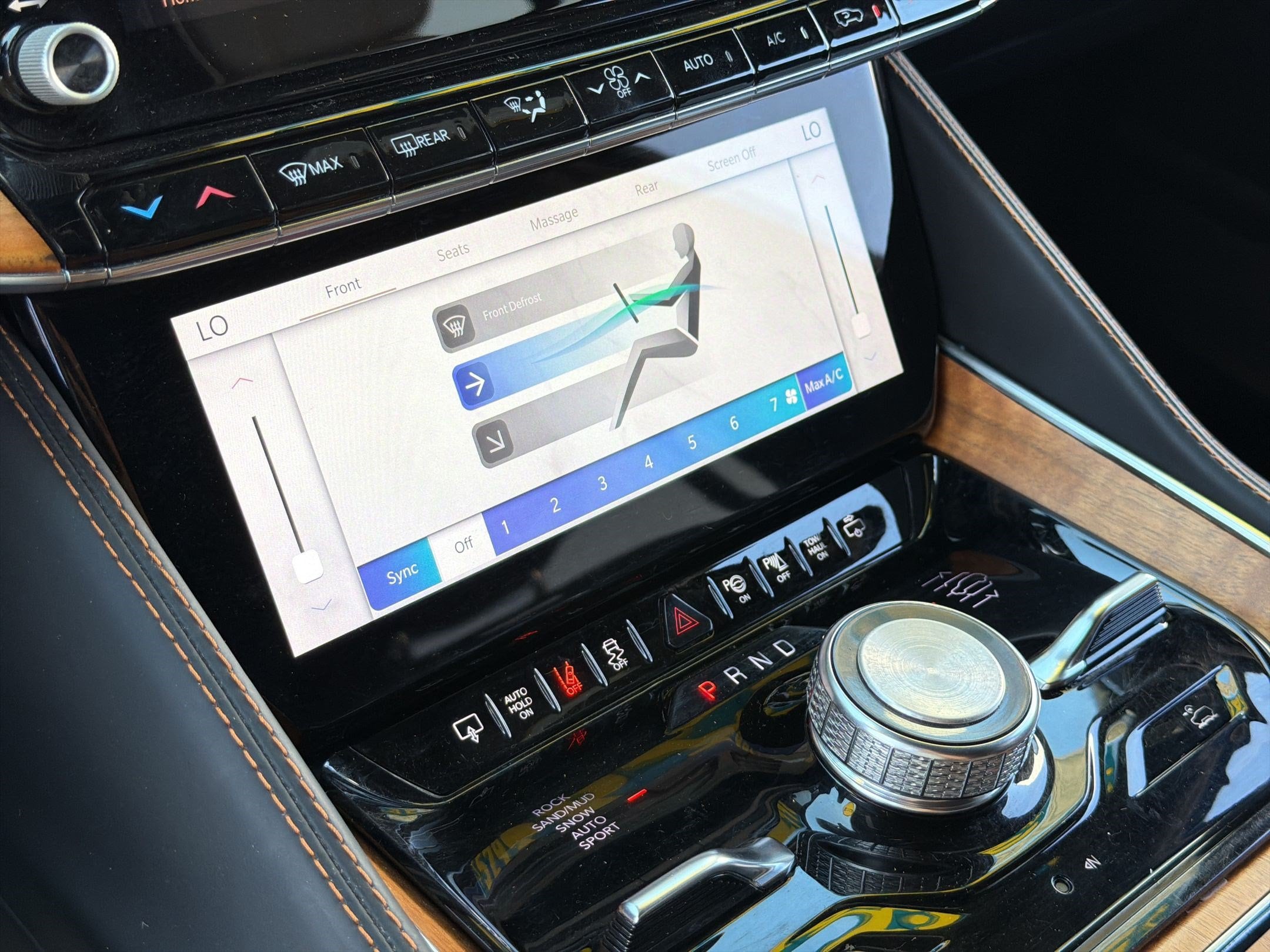 2022 Jeep Grand Wagoneer Series III - Photo 18