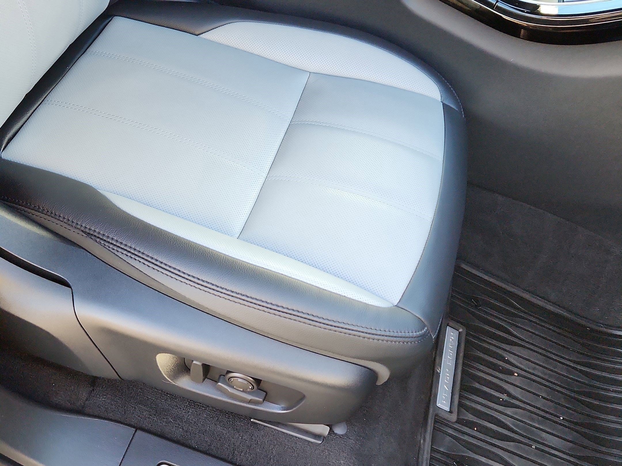 2026 Land Rover Range Rover Evoque Dynamic SE - Photo 11
