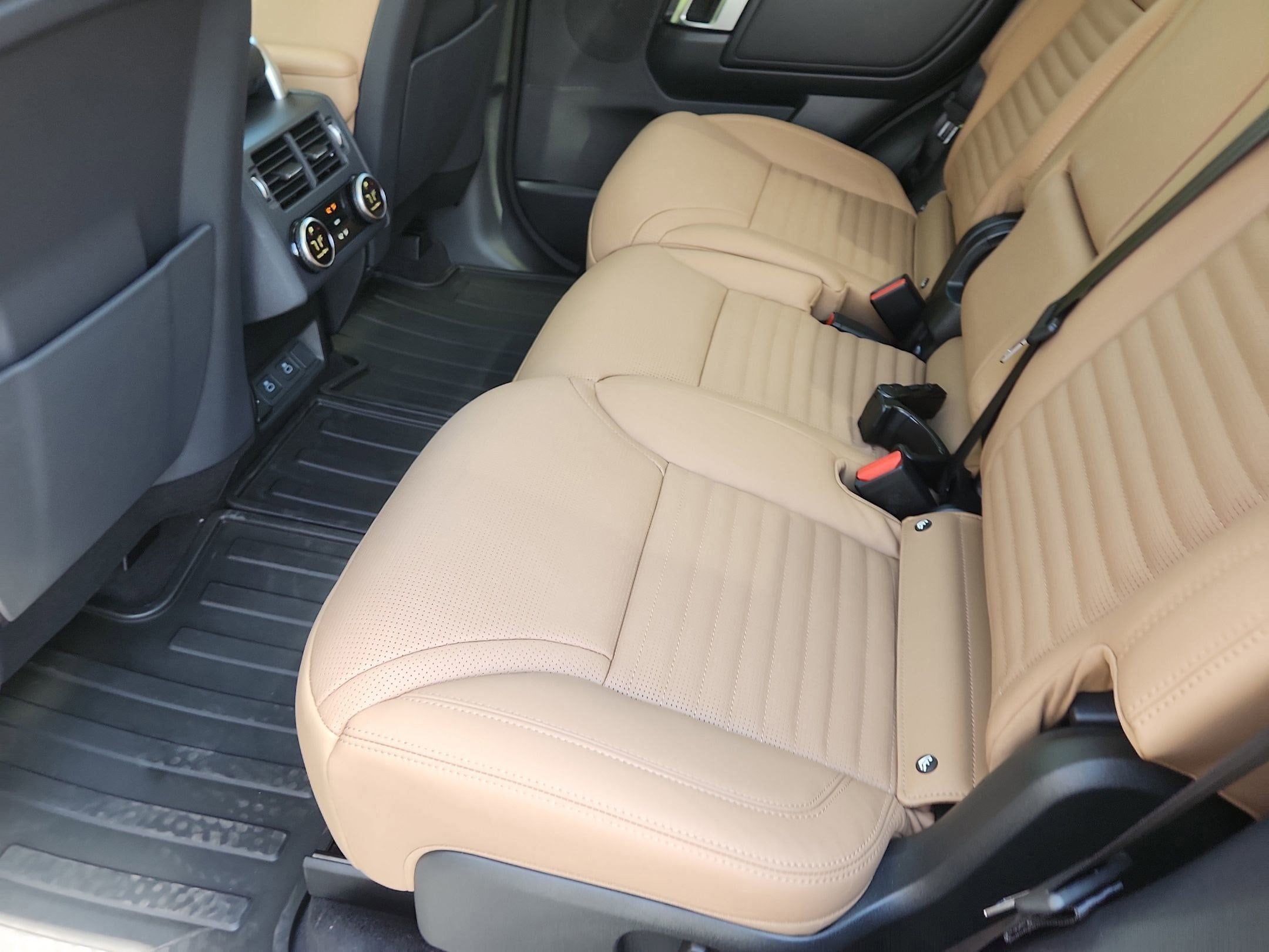 2026 Land Rover Discovery Tempest Edition - Photo 12