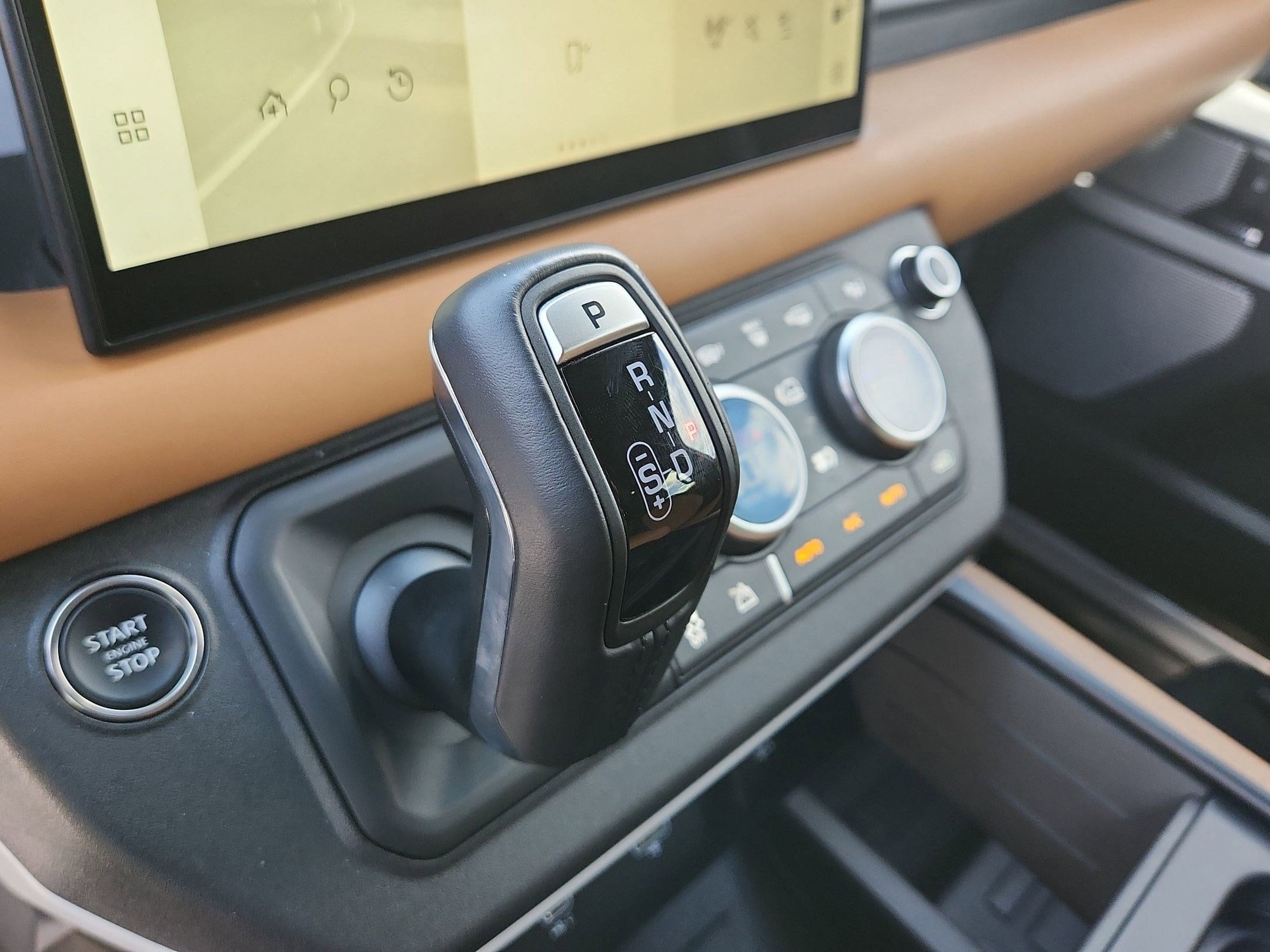 2024 Land Rover Defender X-Dynamic SE - Photo 16