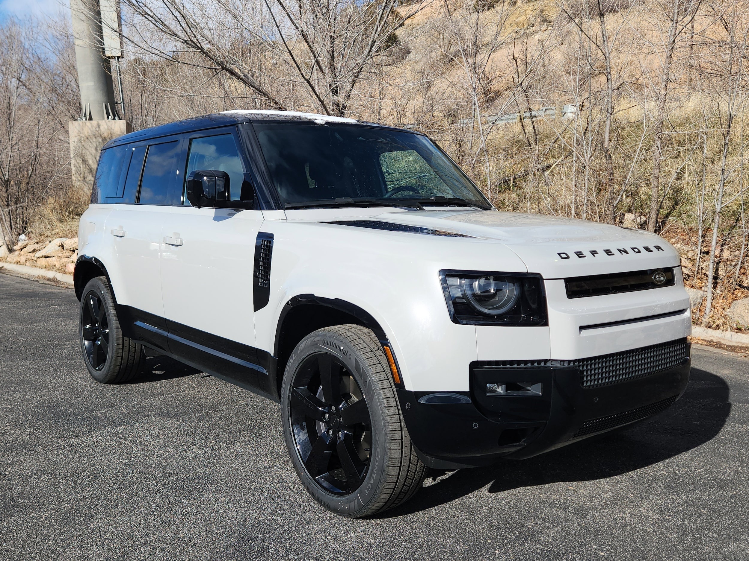 2026 Land Rover Defender X-Dynamic SE's photo