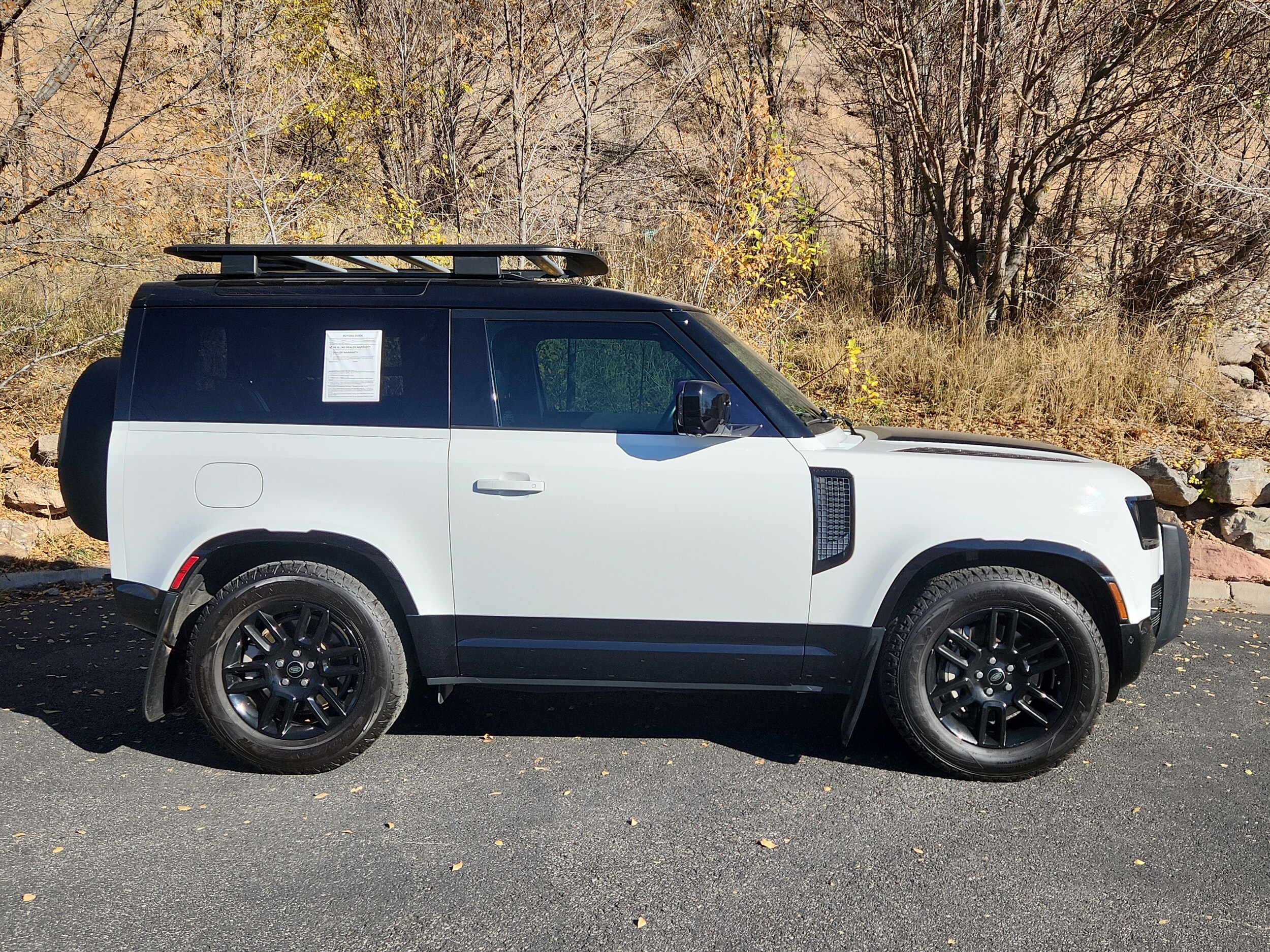 2023 Land Rover Defender 90 X-Dynamic SE photo 2