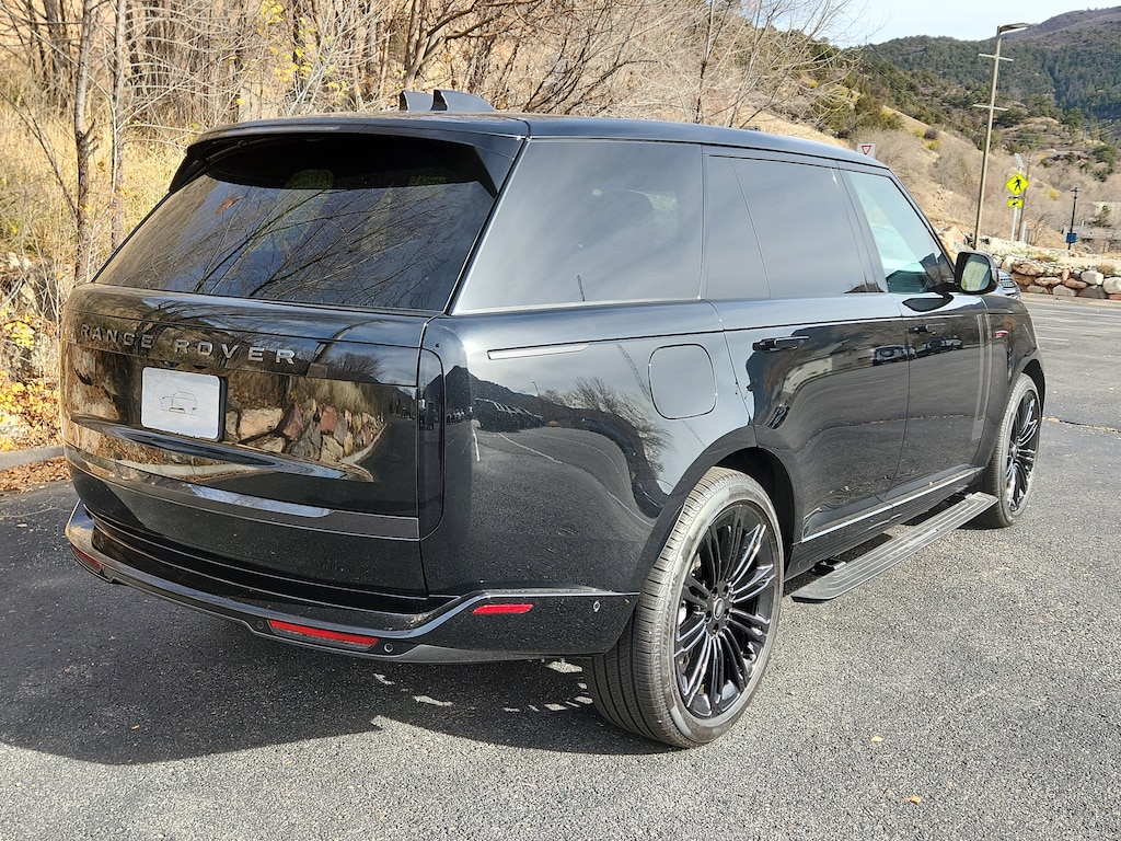 New 2025 Land Rover Range Rover P400 SE 7 Seat SUV