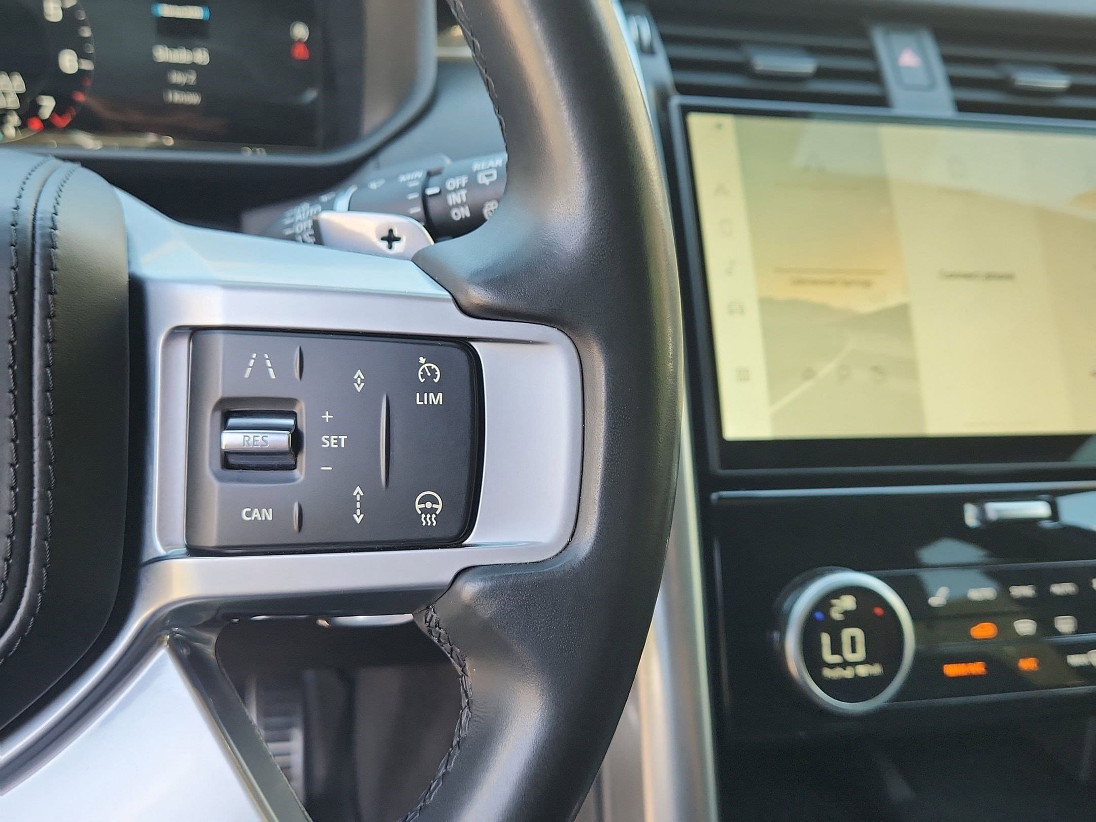 2024 Land Rover Discovery Metropolitan Edition - Photo 17