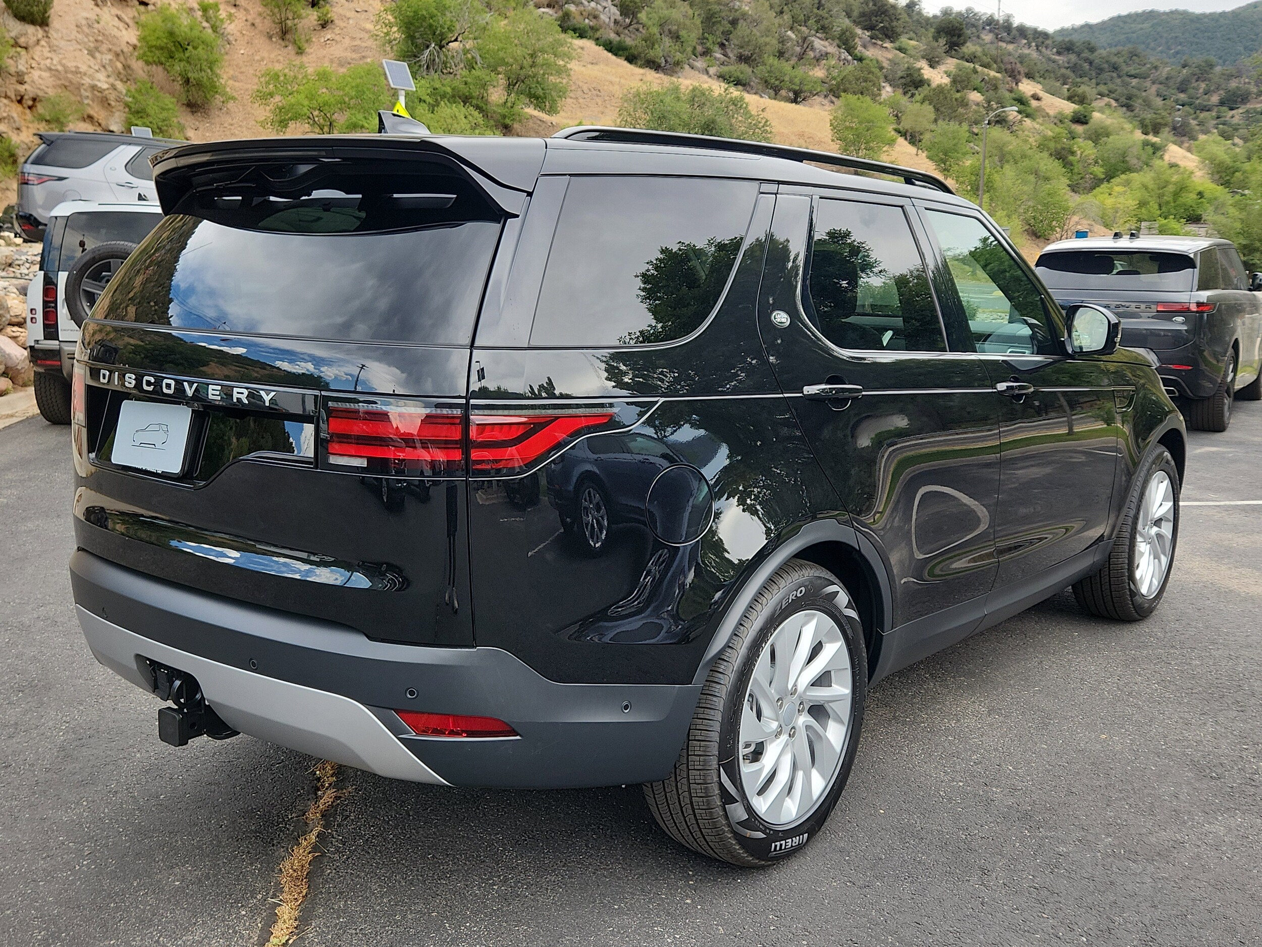 2025 Land Rover Discovery S photo 3
