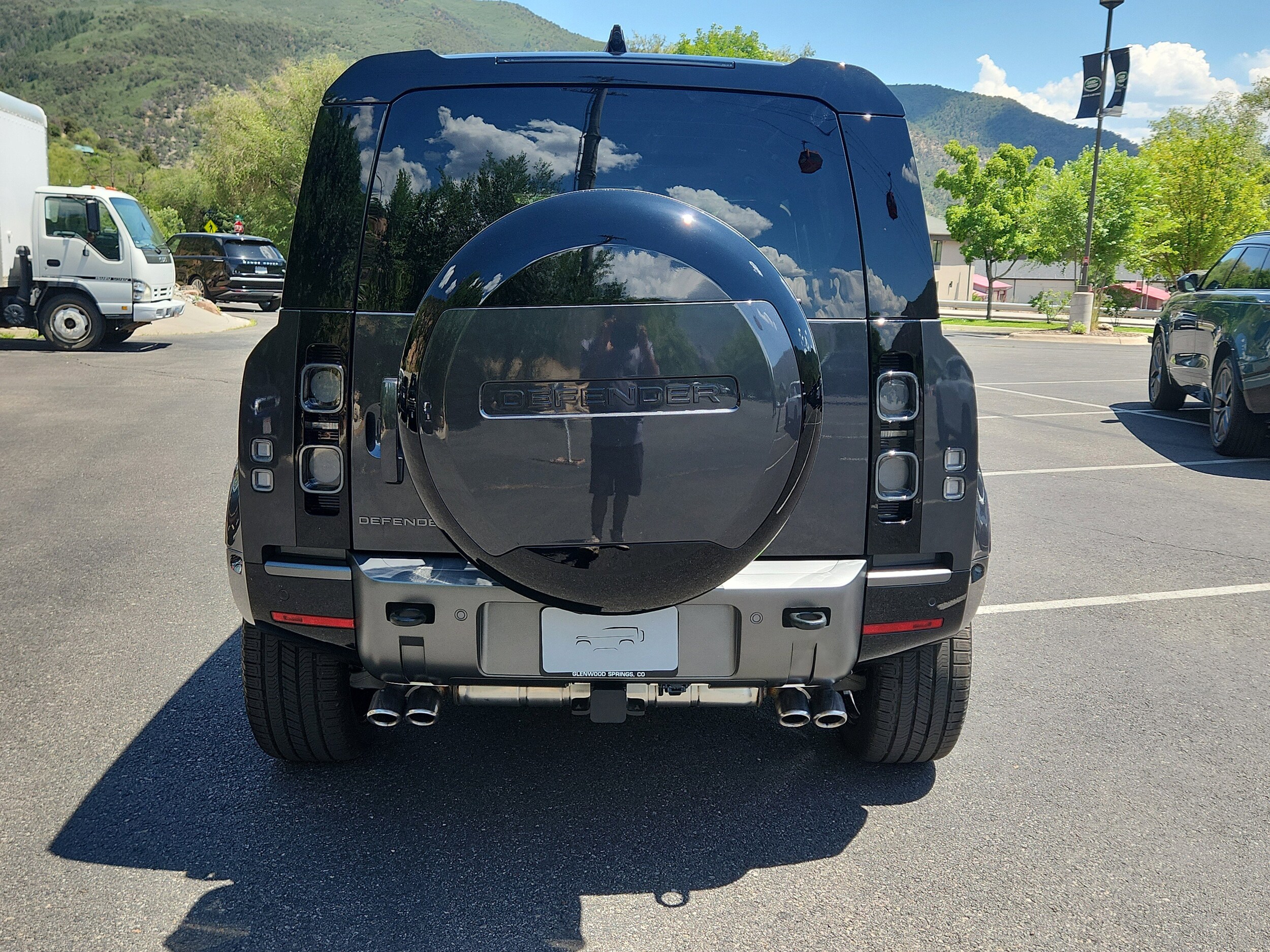 2025 Land Rover Defender V8 photo 2