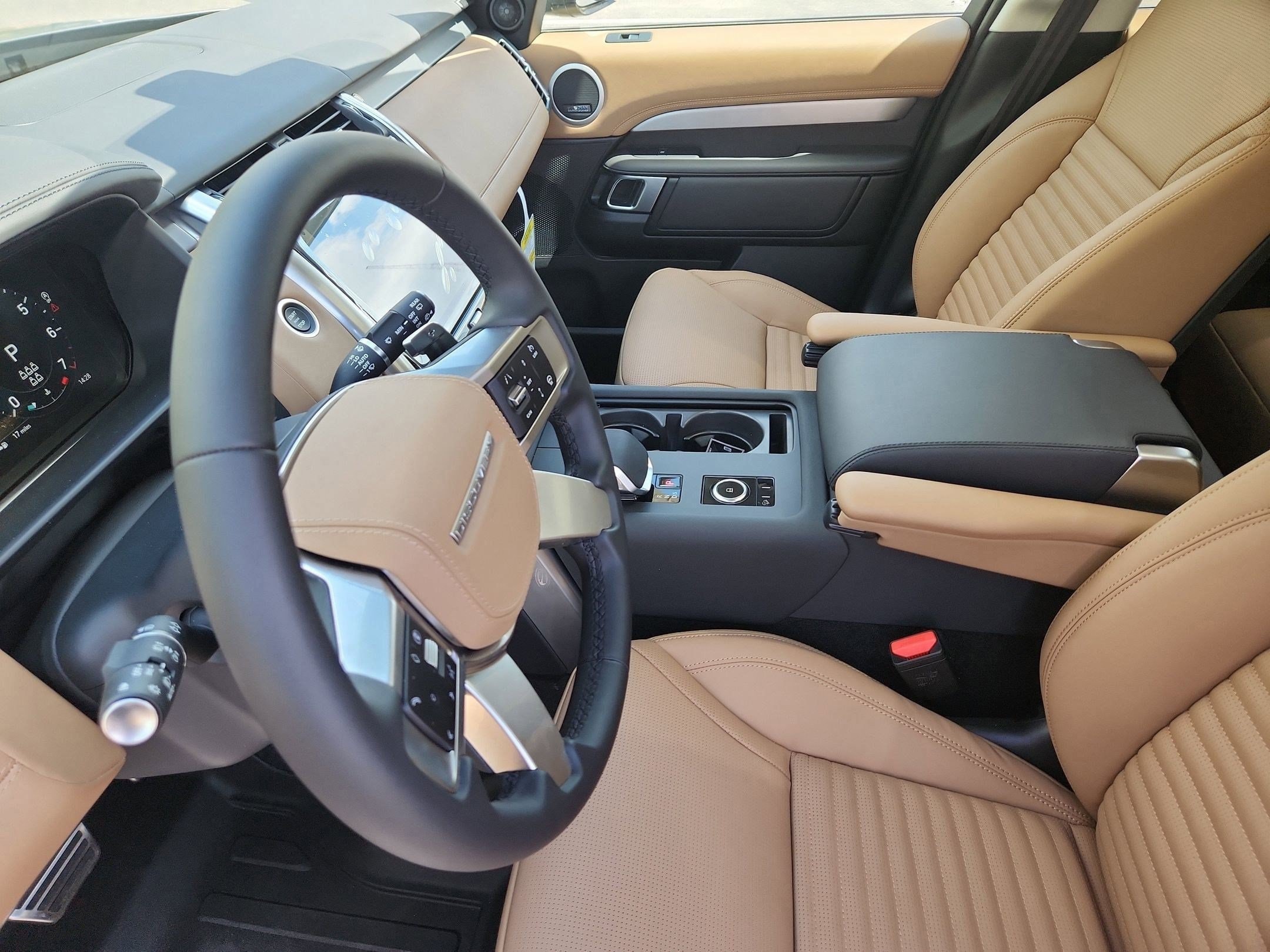 2026 Land Rover Discovery Tempest Edition - Photo 14