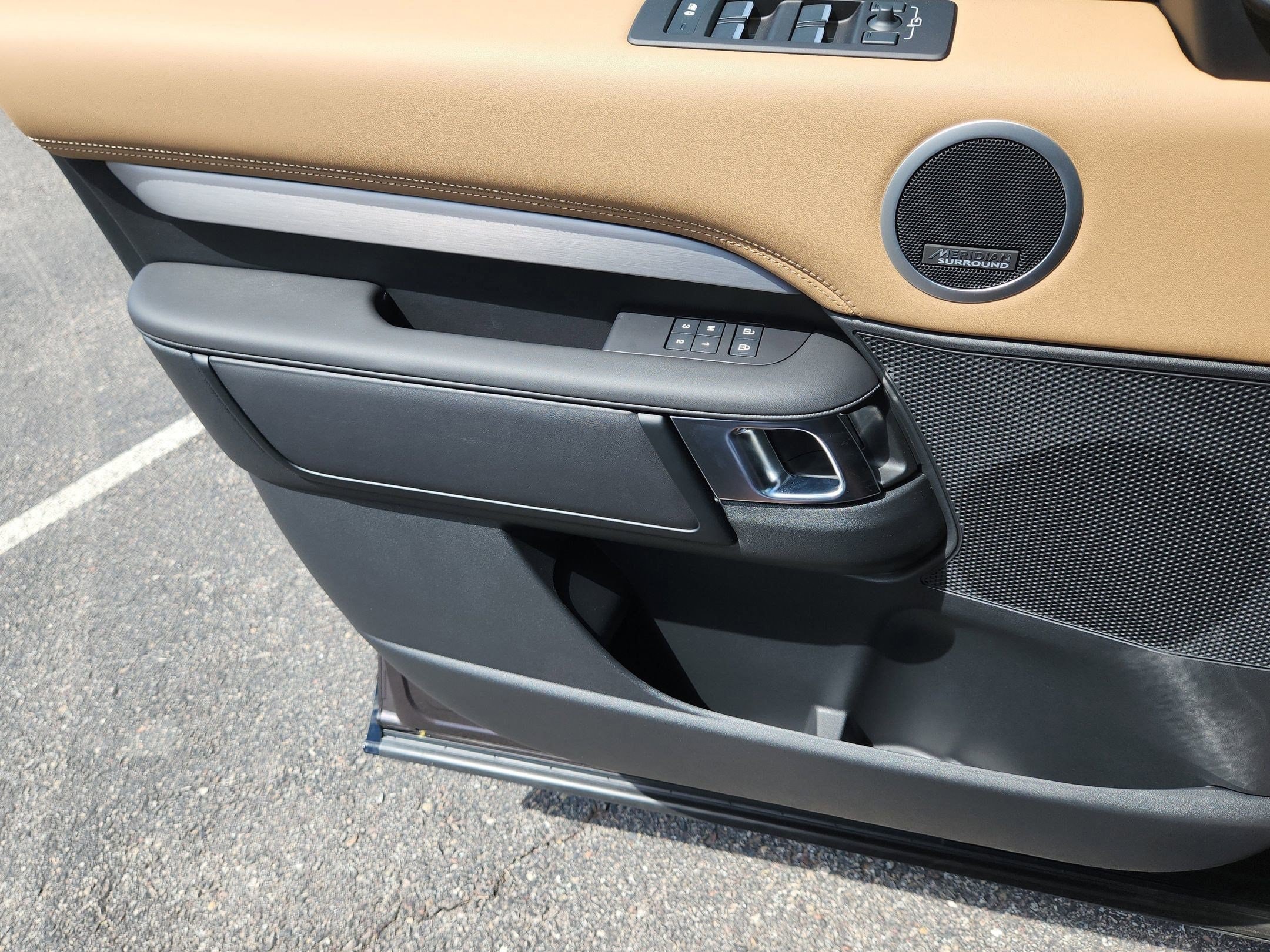 2026 Land Rover Discovery Tempest Edition - Photo 10