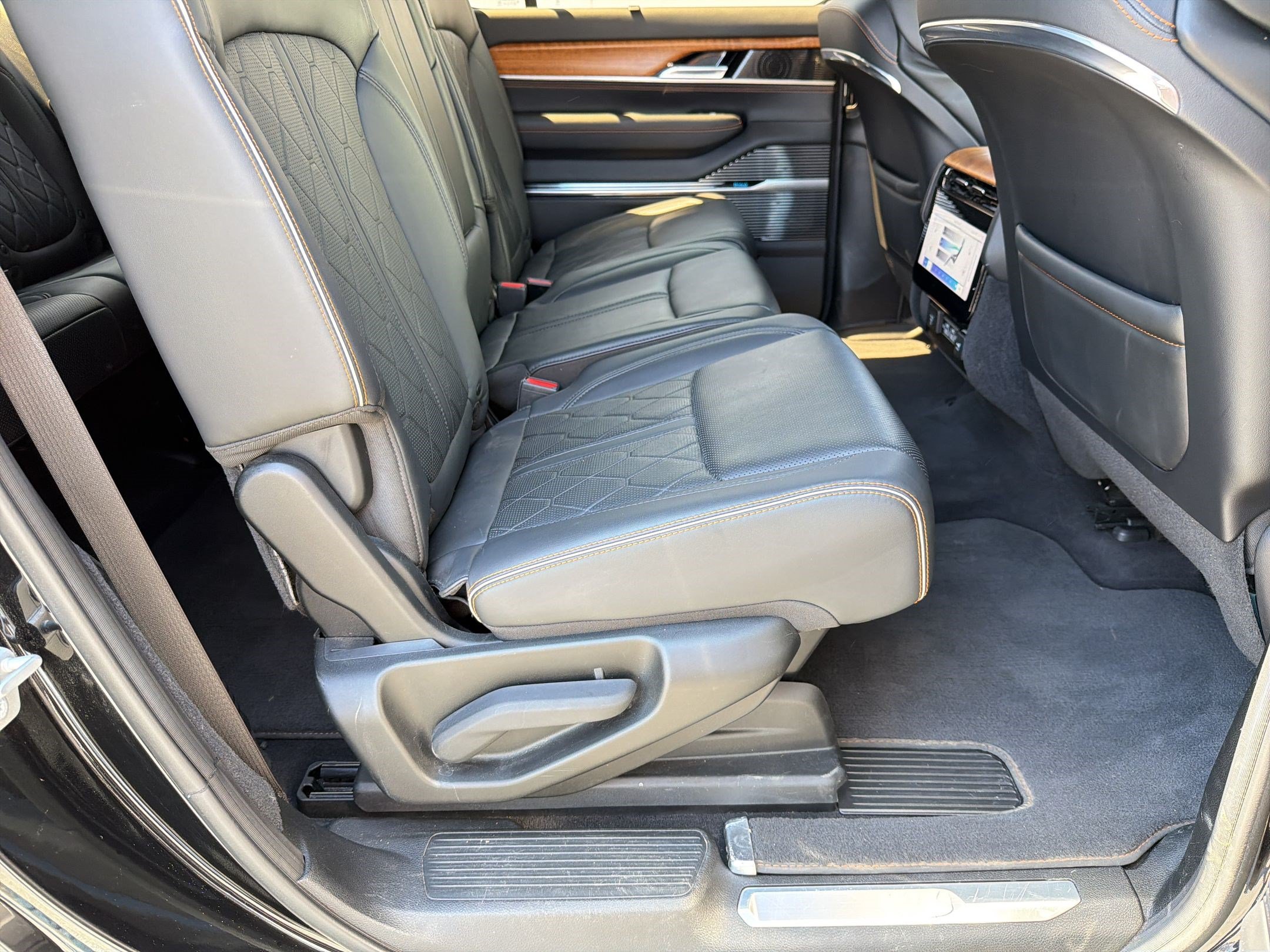 2022 Jeep Grand Wagoneer Series III - Photo 30