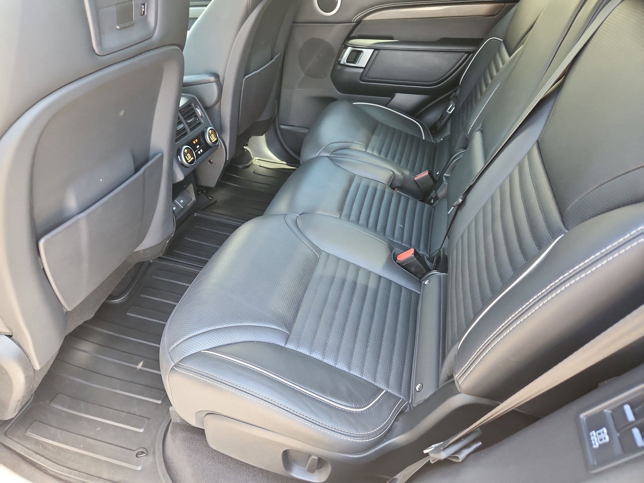 2024 Land Rover Discovery Metropolitan Edition - Photo 22