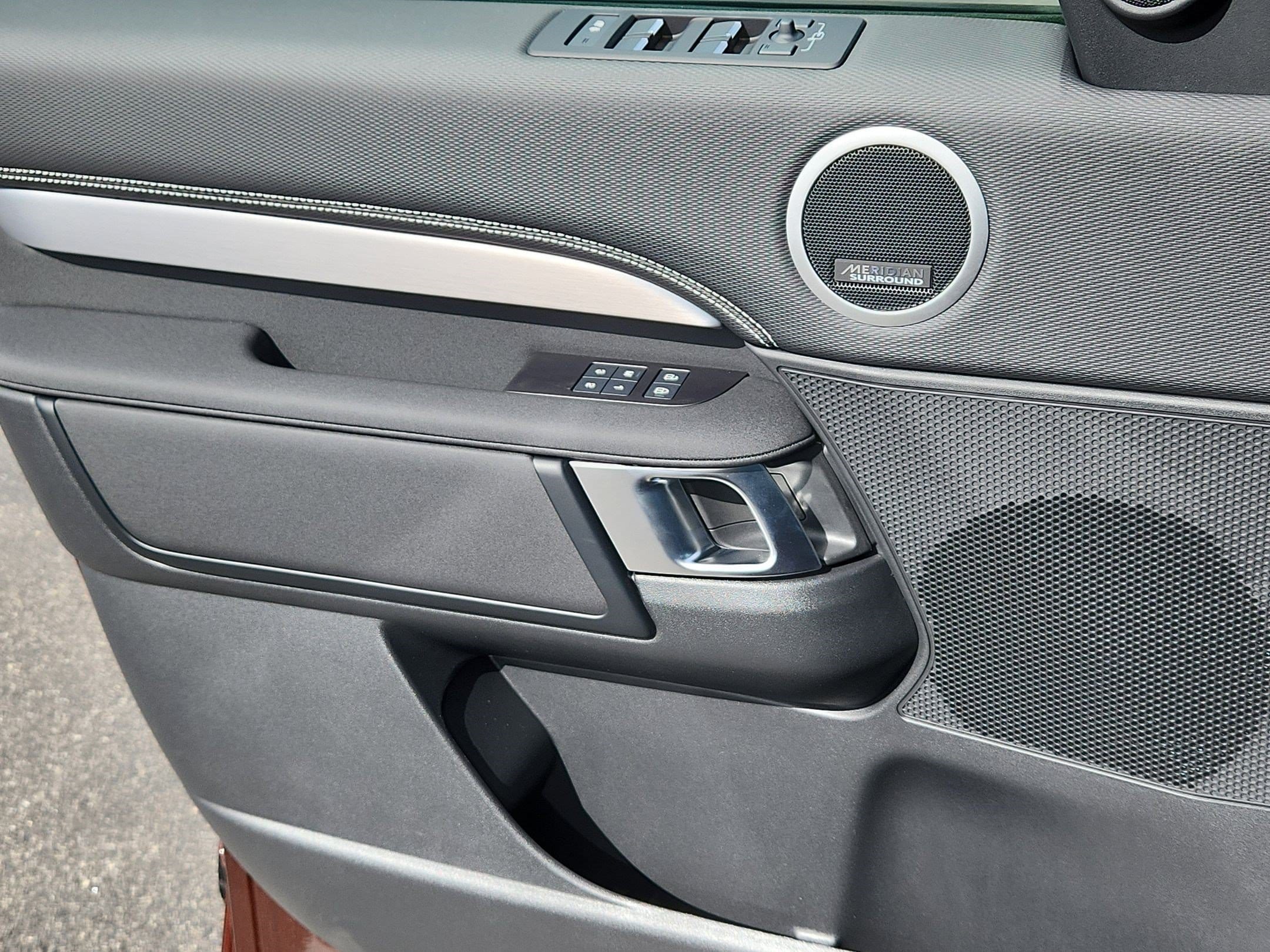 2026 Land Rover Discovery Gemini Edition - Photo 21