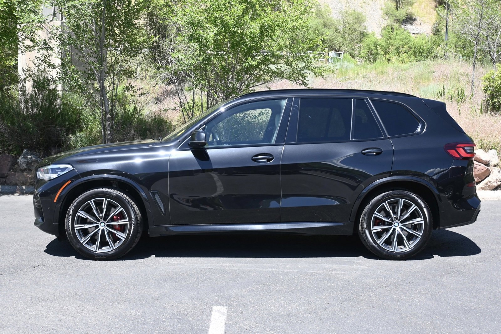 Used 2021 BMW X5 40i with VIN 5UXCR6C09M9F35252 for sale in Glenwood Springs, CO