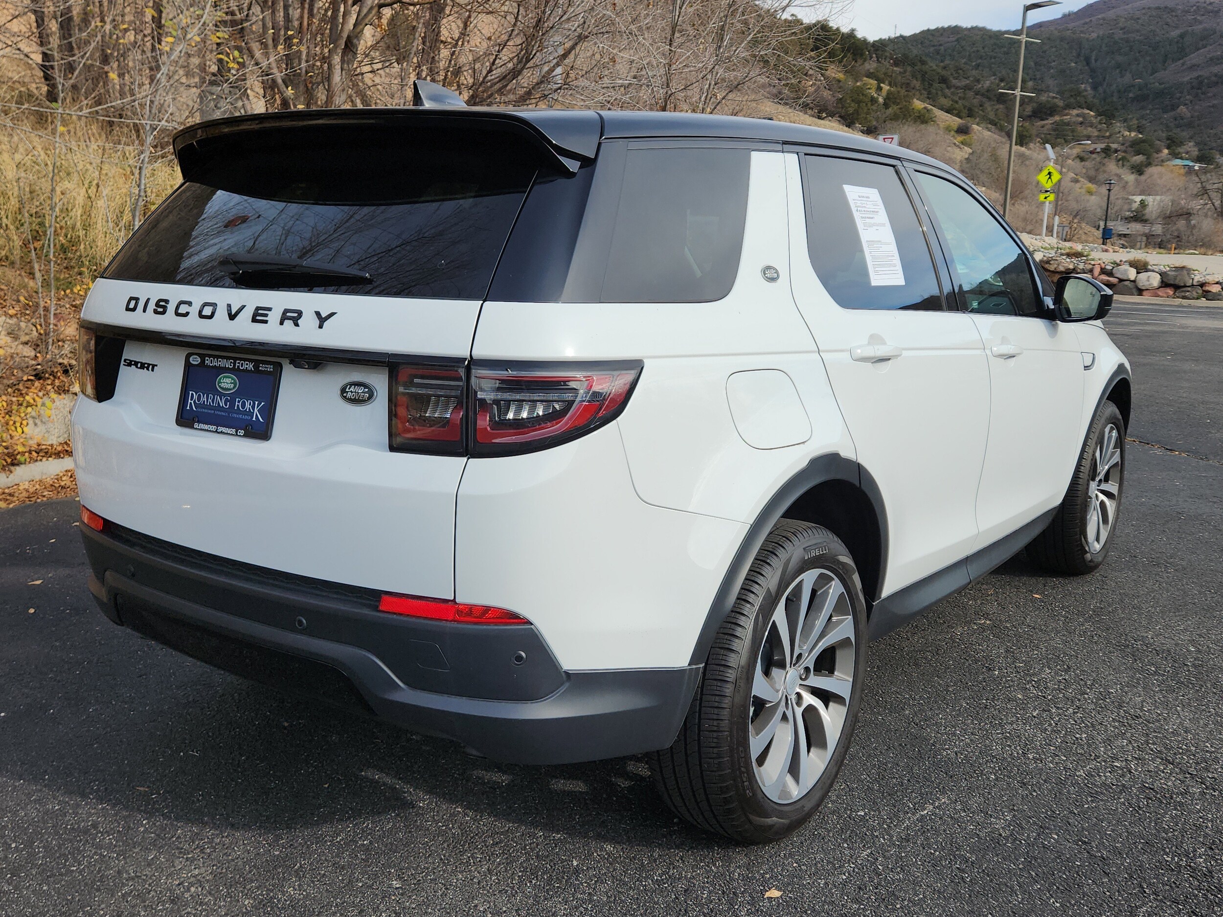 2023 Land Rover Discovery Sport SE photo 3