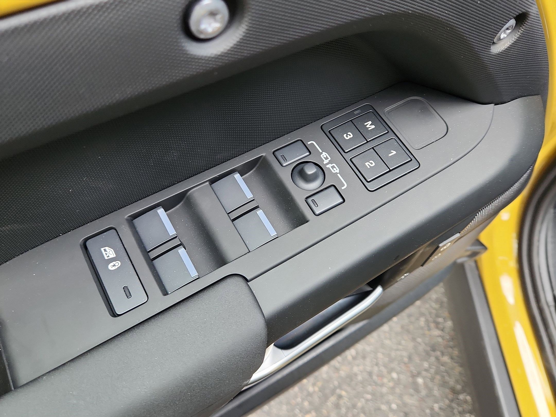 2026 Land Rover Defender Trophy Edition - Photo 10
