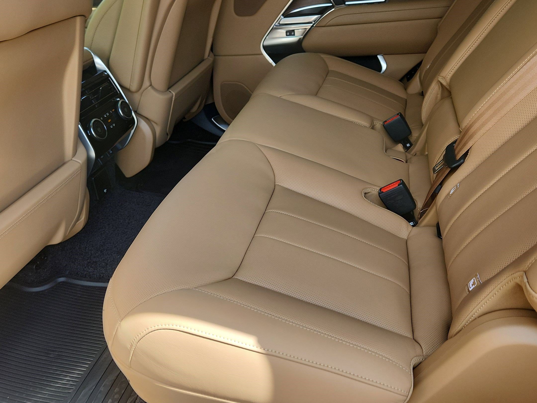 2026 Land Rover Range Rover SE - Photo 18