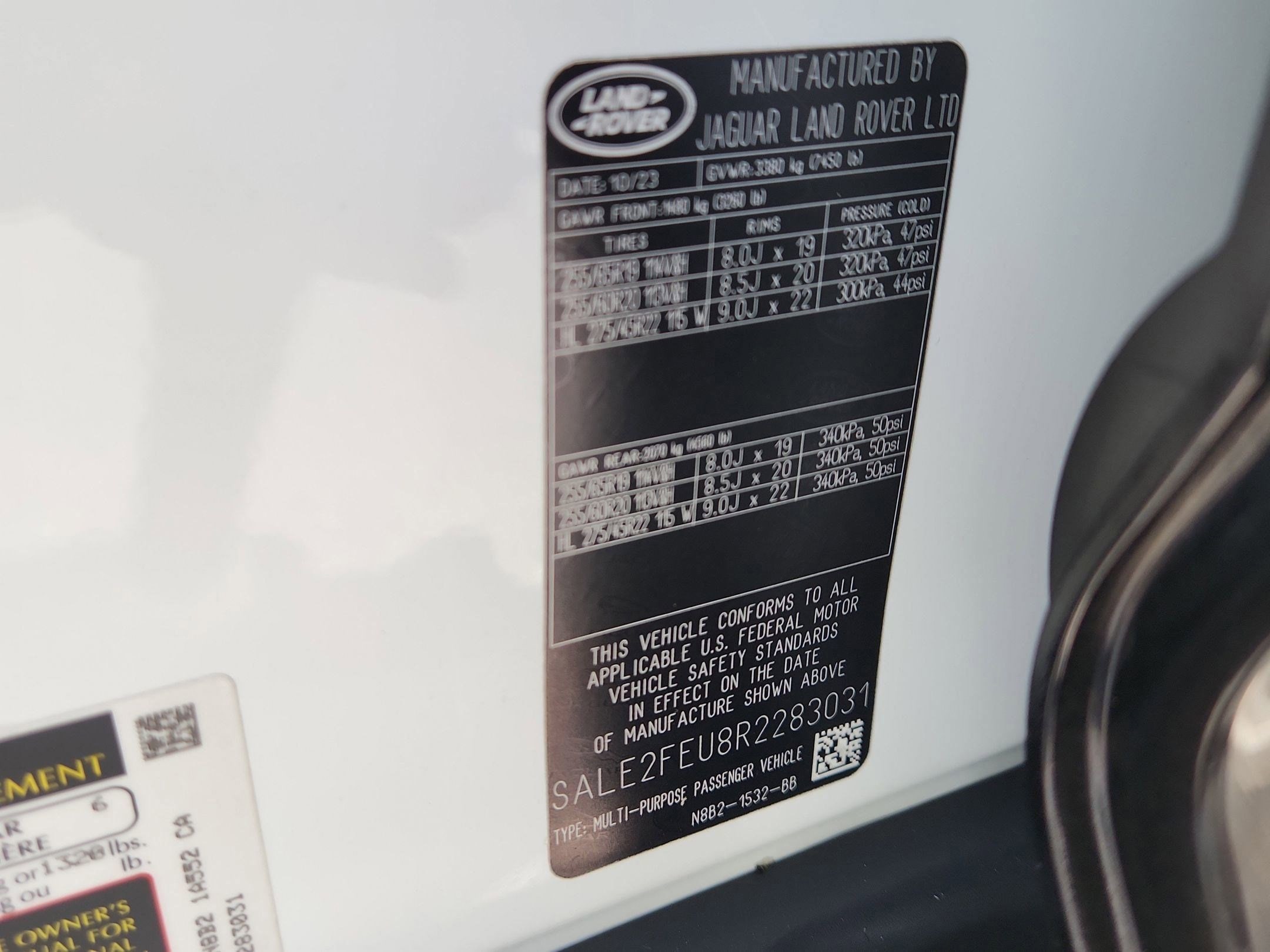 2024 Land Rover Defender X-Dynamic SE - Photo 18