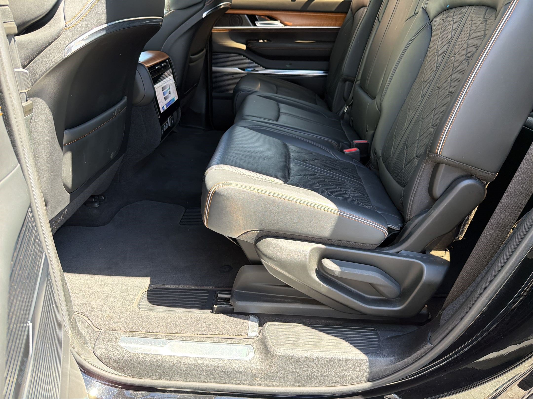2022 Jeep Grand Wagoneer Series III - Photo 14