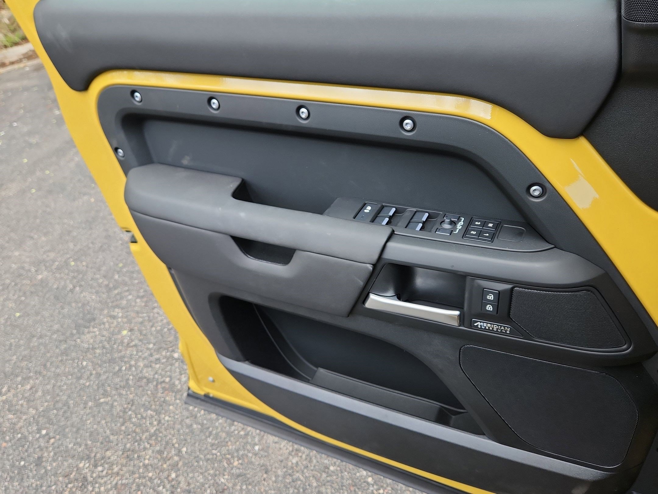 2026 Land Rover Defender Trophy Edition - Photo 23