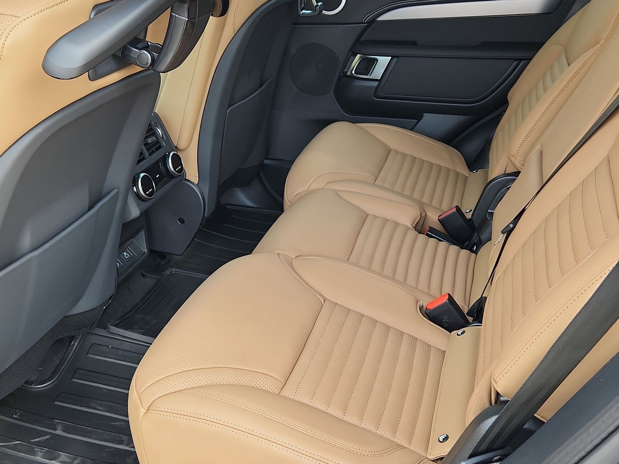 2026 Land Rover Discovery Gemini Edition - Photo 11