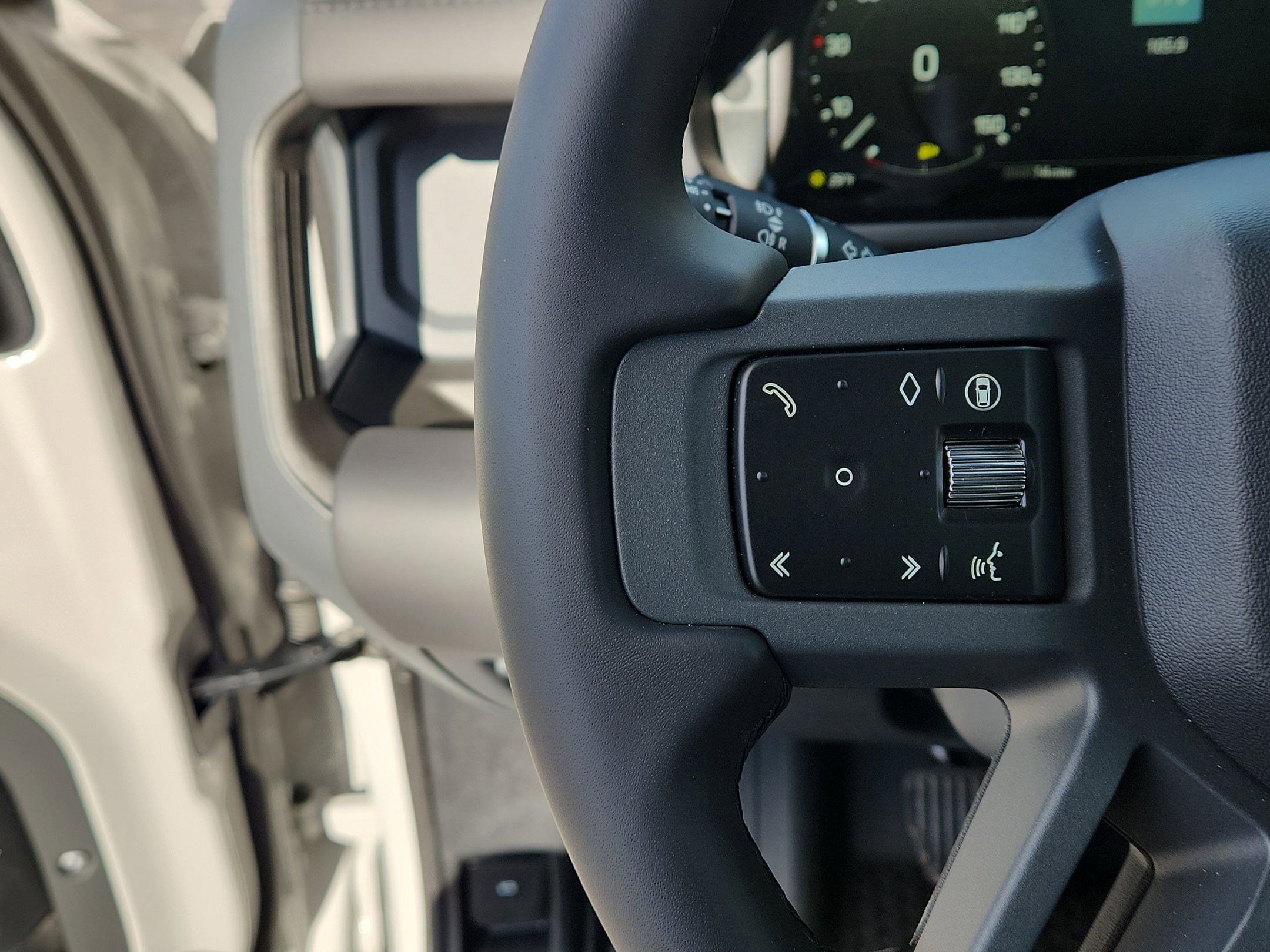 2026 Land Rover Defender X-Dynamic SE - Photo 14