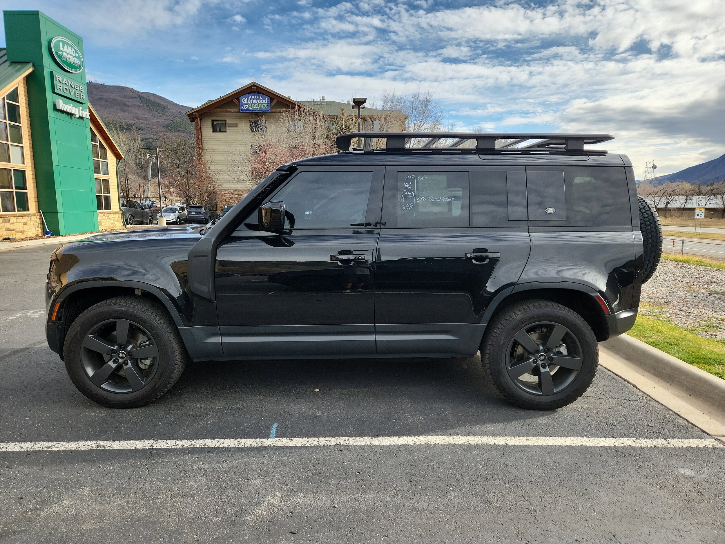 2024 Land Rover Defender 110 S photo 4