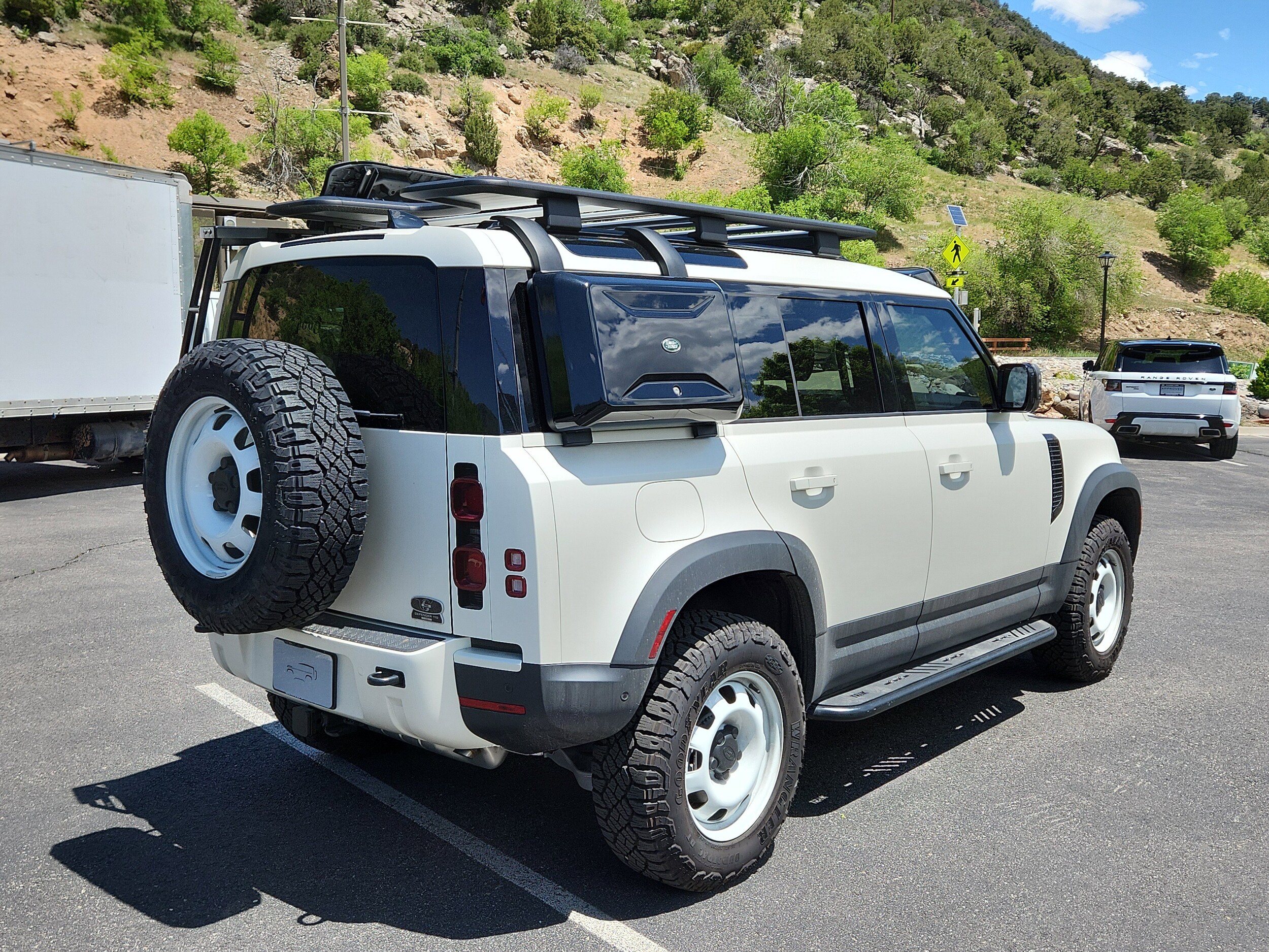2024 Land Rover Defender 110 S photo 3