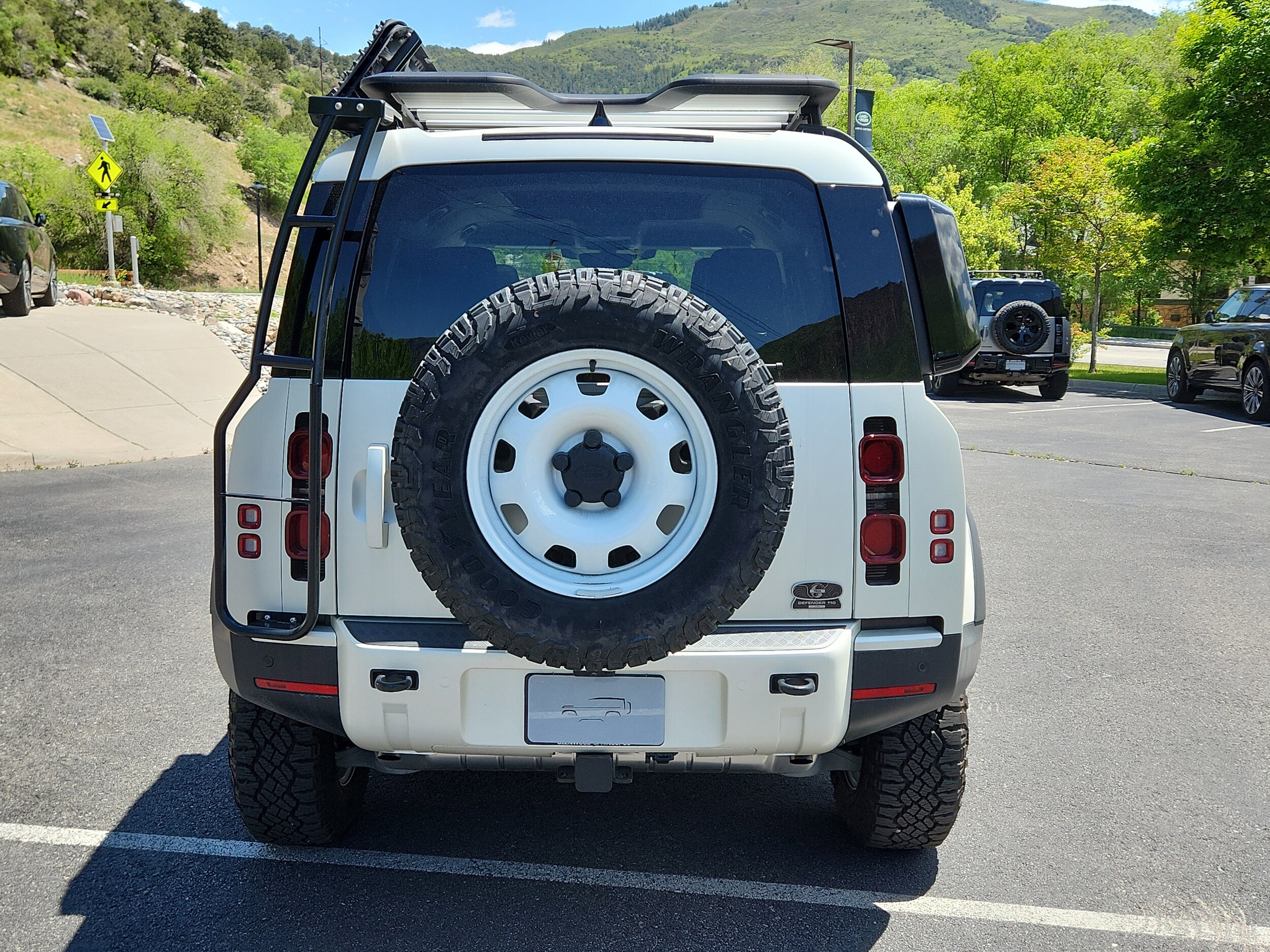 2024 Land Rover Defender 110 S photo 4