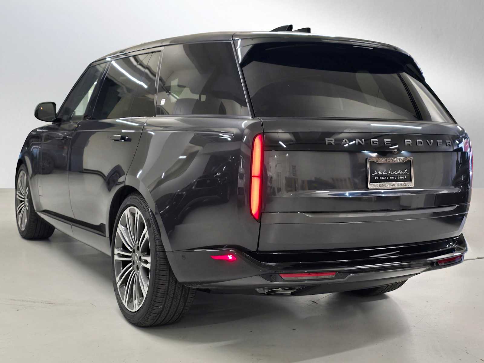 2025 Land Rover Range Rover SE photo 2