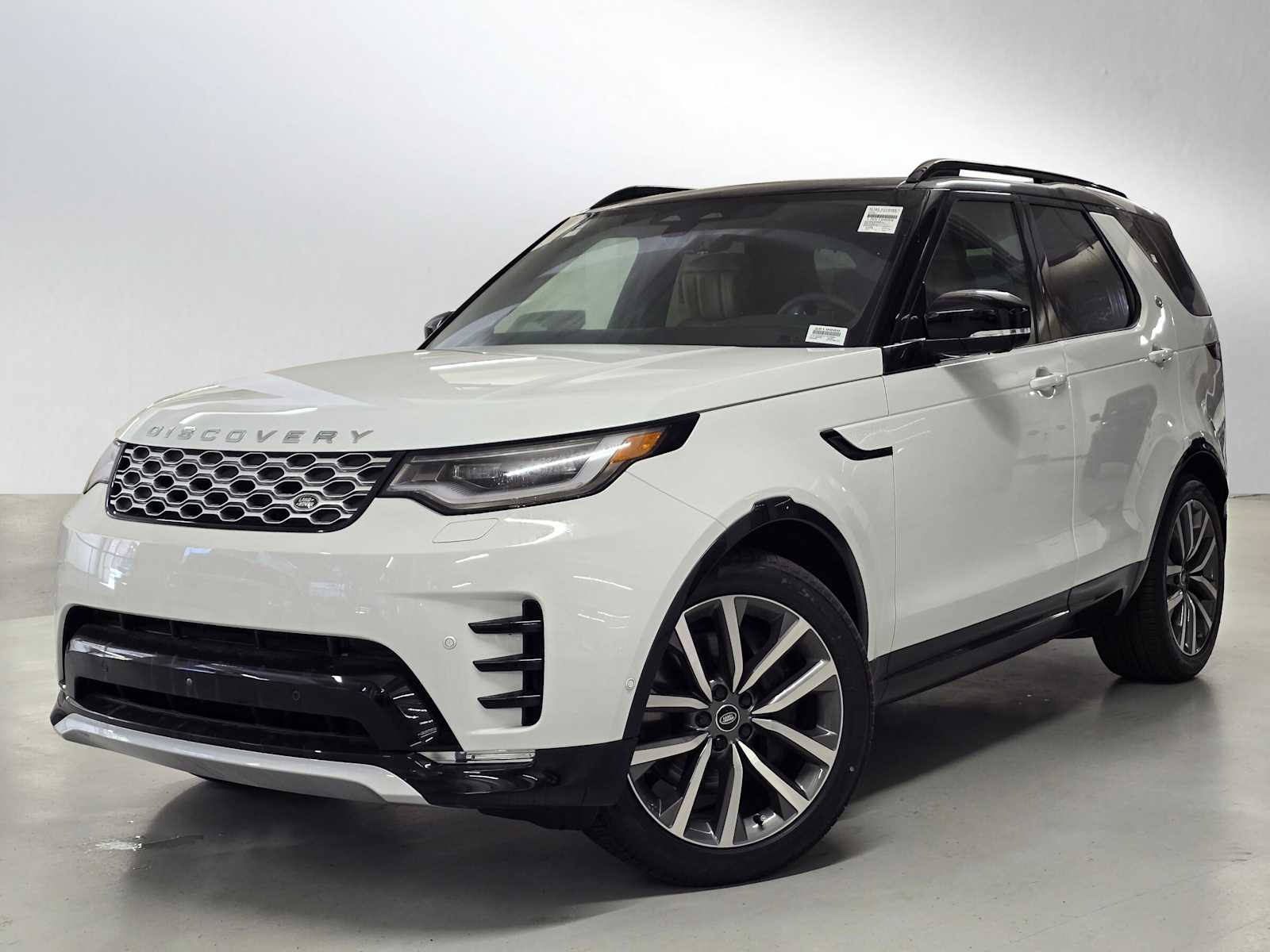 2026 Land Rover Discovery P360 Gemini Edition's photo