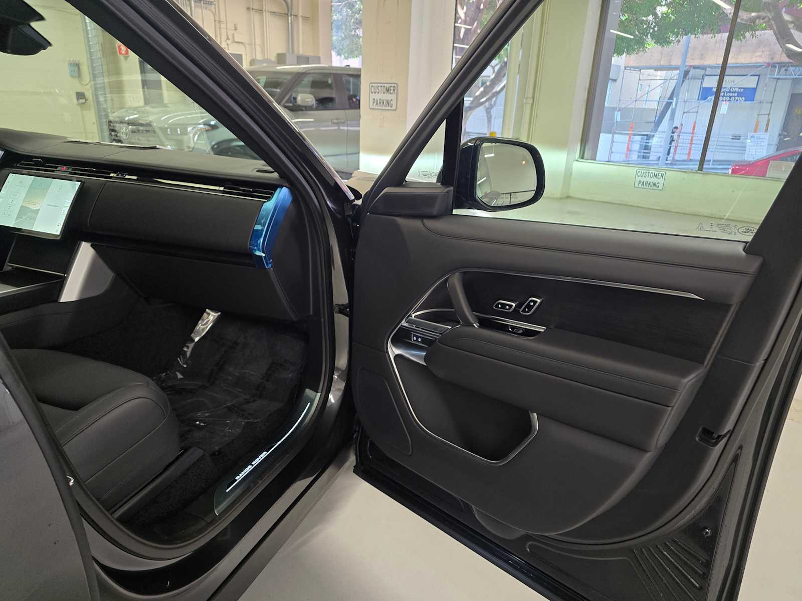 2026 Land Rover Range Rover SE - Photo 12